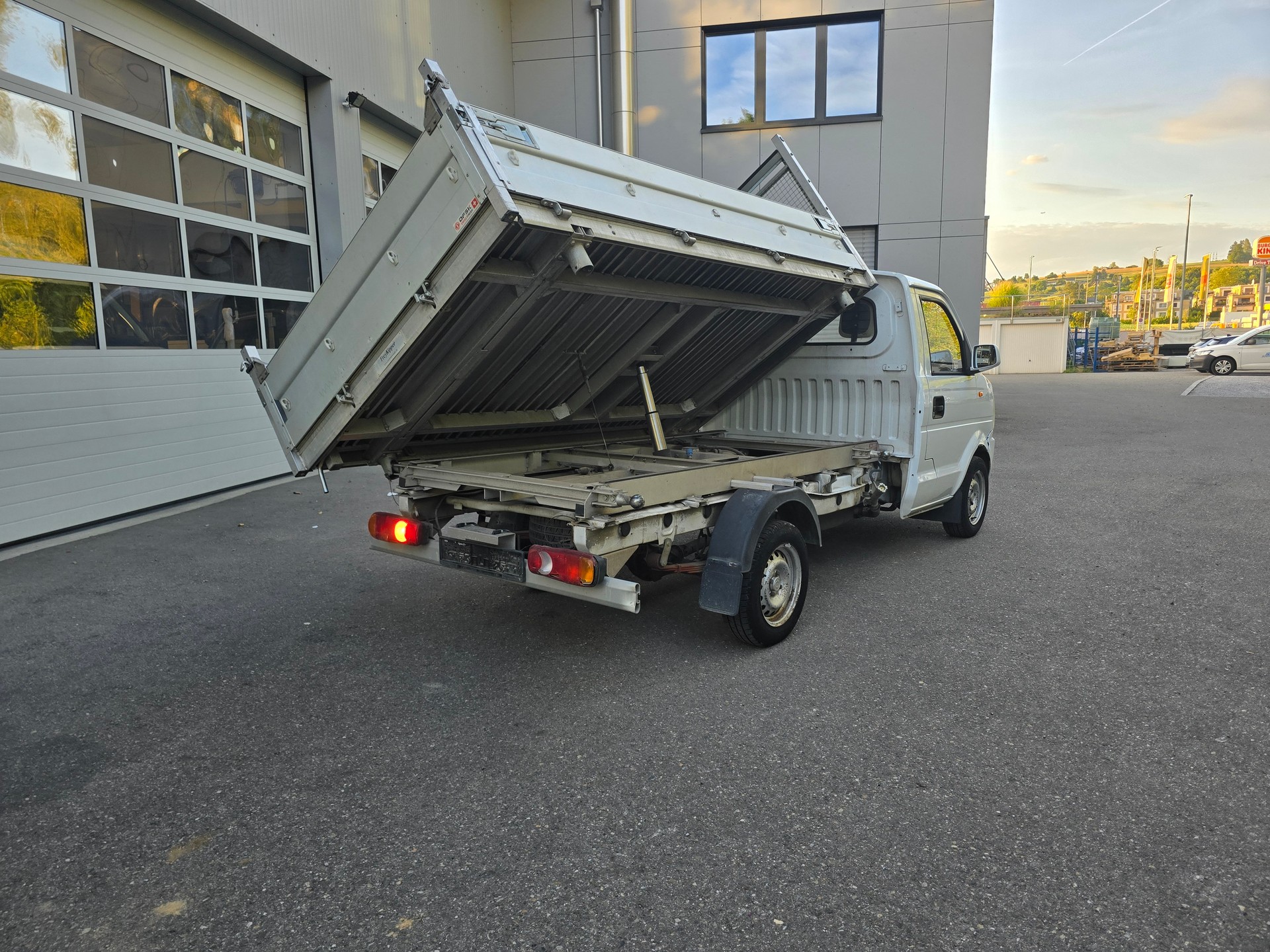 DFSK V21 3-Seiten-Kipper / benne basculante sur 3 côtés-image-7