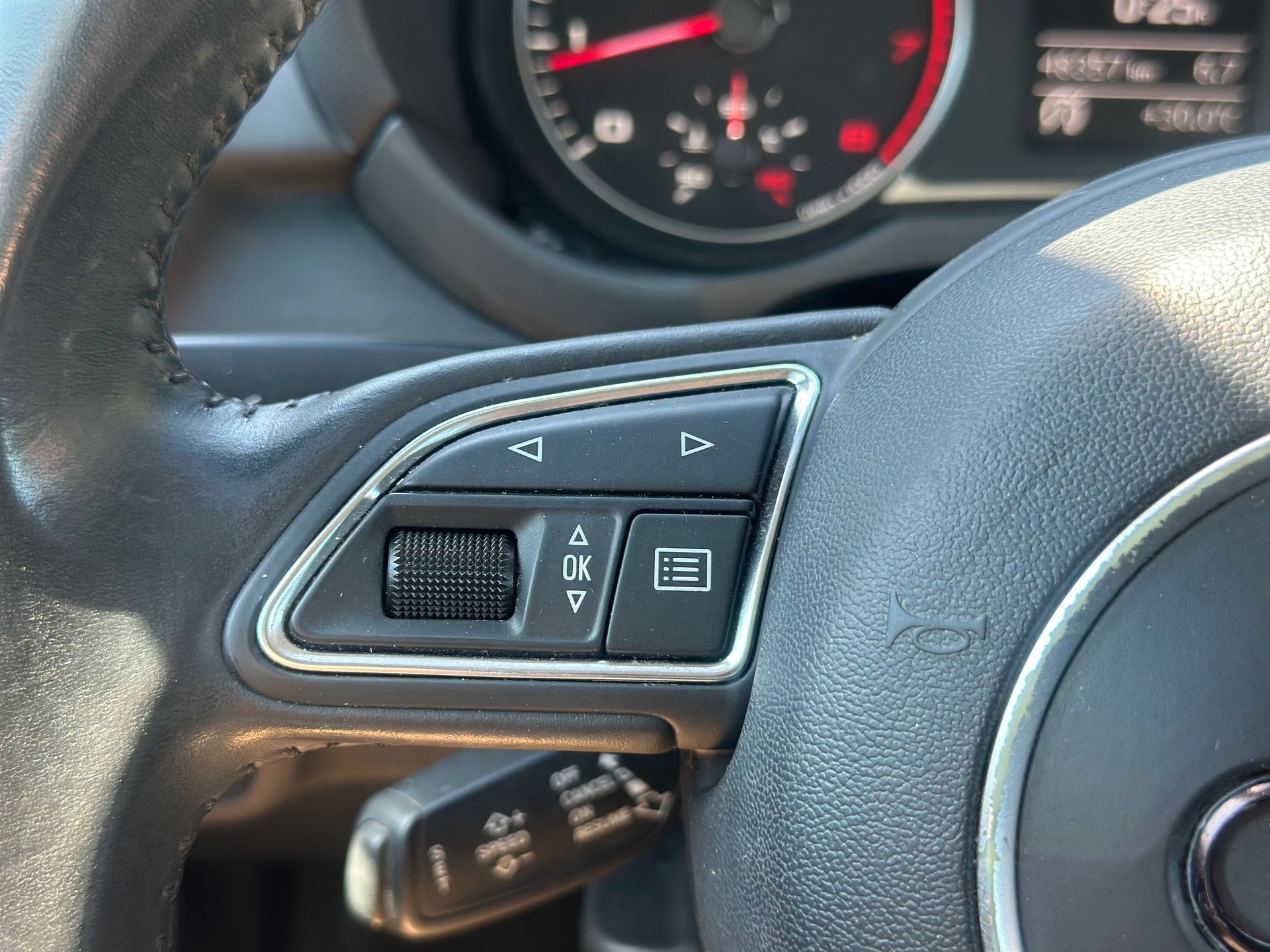 AUDI A1 1.4 TFSI Ambition S-tronic-image-13