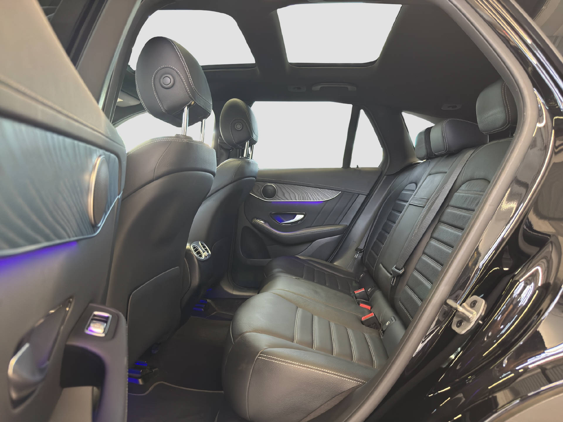 MERCEDES-BENZ GLC 300 d AMG Line 4MATIC-image-13