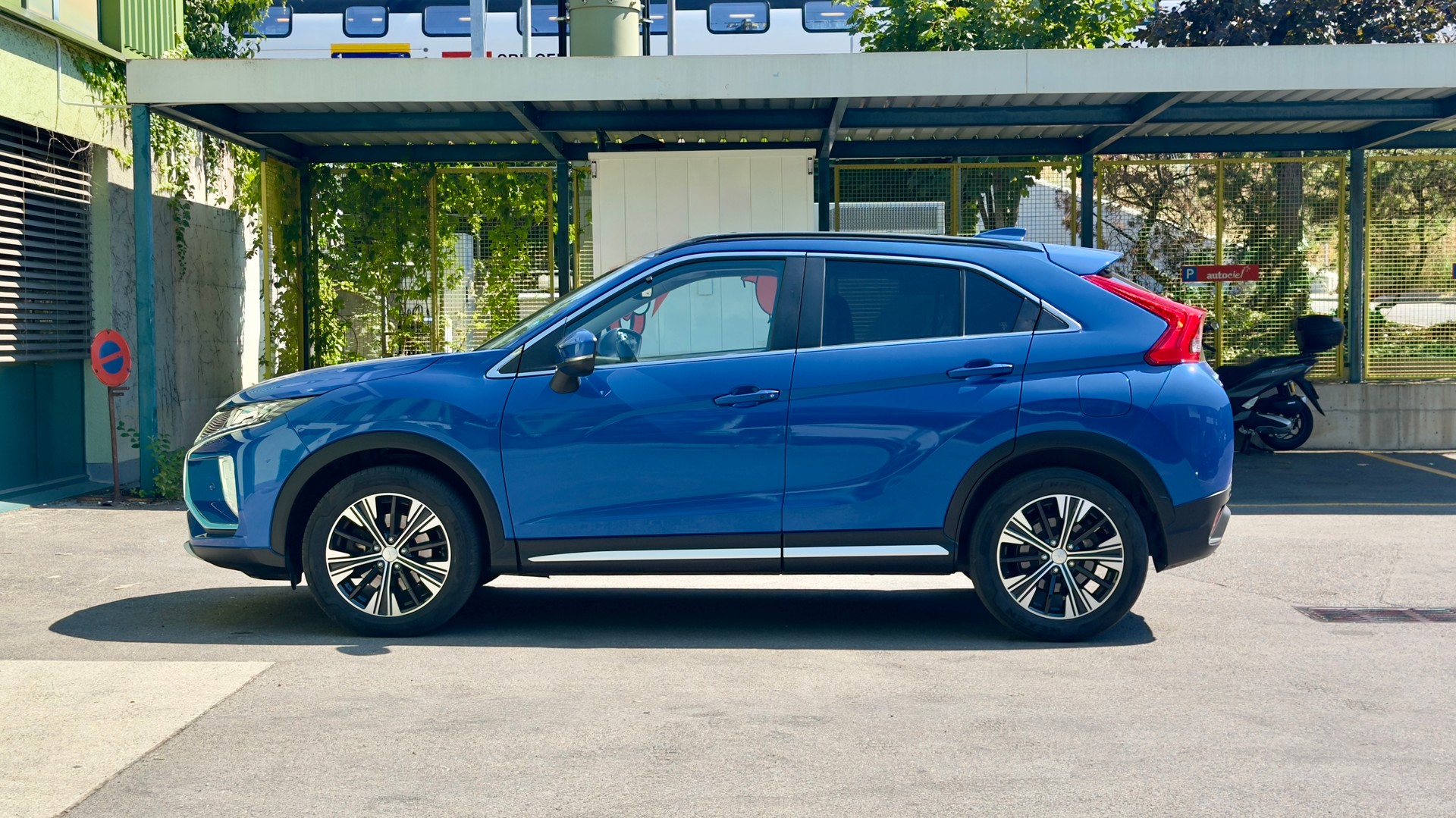 MITSUBISHI Eclipse Cross 1.5 T-Mivec Diamond Black Line 4WD CVT-image-1
