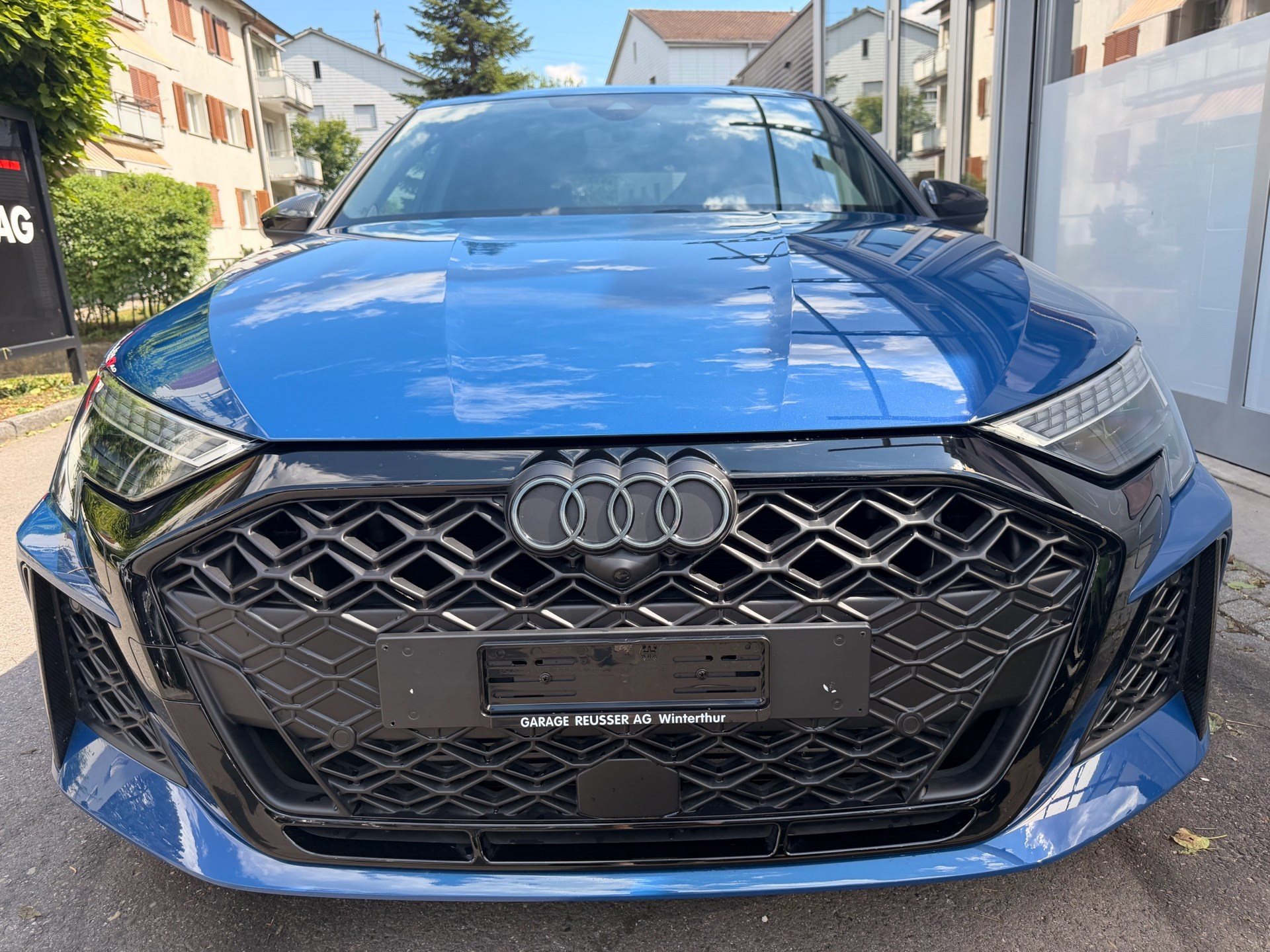 AUDI RS3 SPORTBACK 2.5 400 PS TFSI QUATTRO *** TRAUM IN ASCARIBLAU ***-showroom-element-1