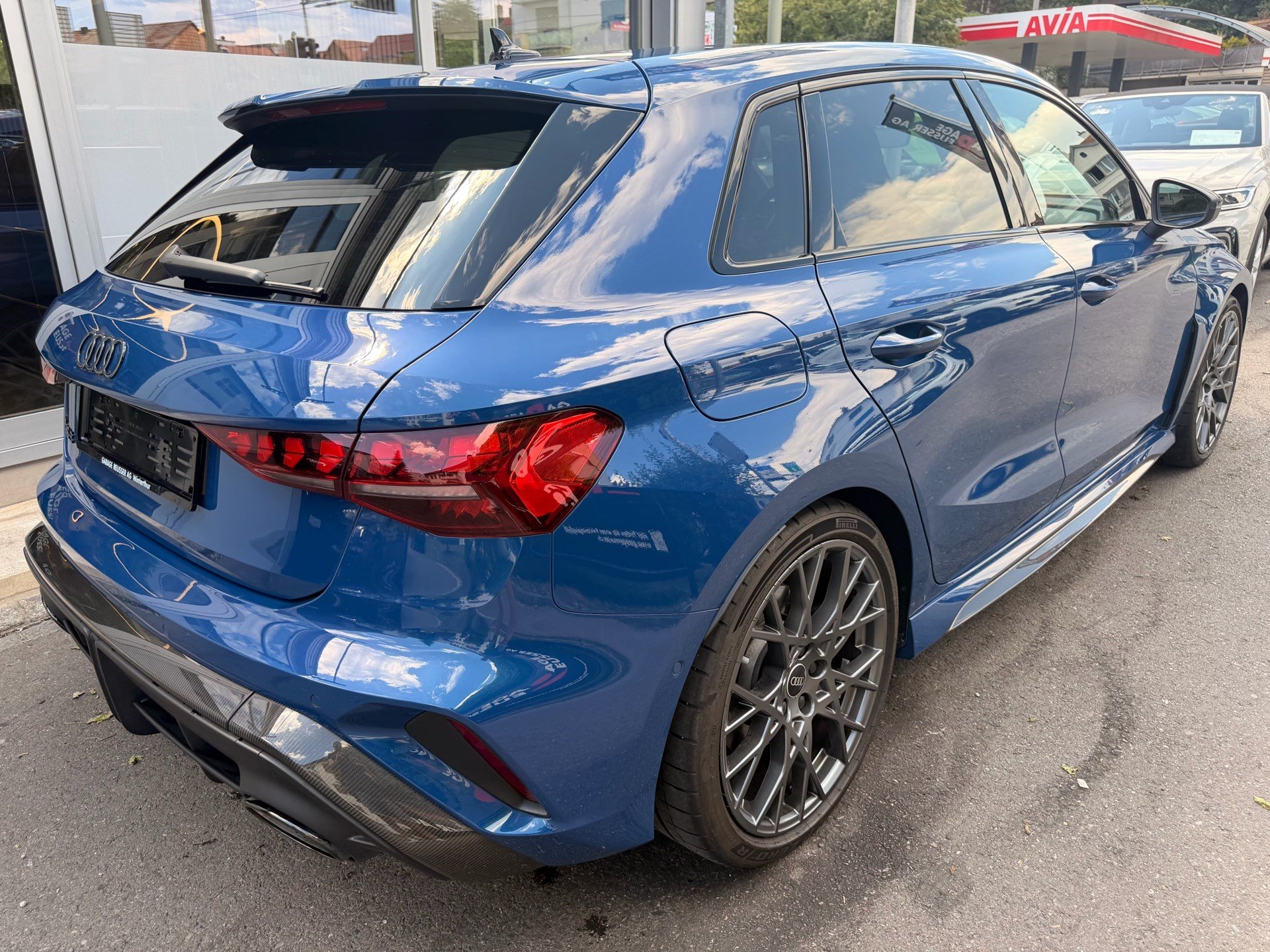 AUDI RS3 SPORTBACK 2.5 400 PS TFSI QUATTRO *** TRAUM IN ASCARIBLAU ***-showroom-element-3