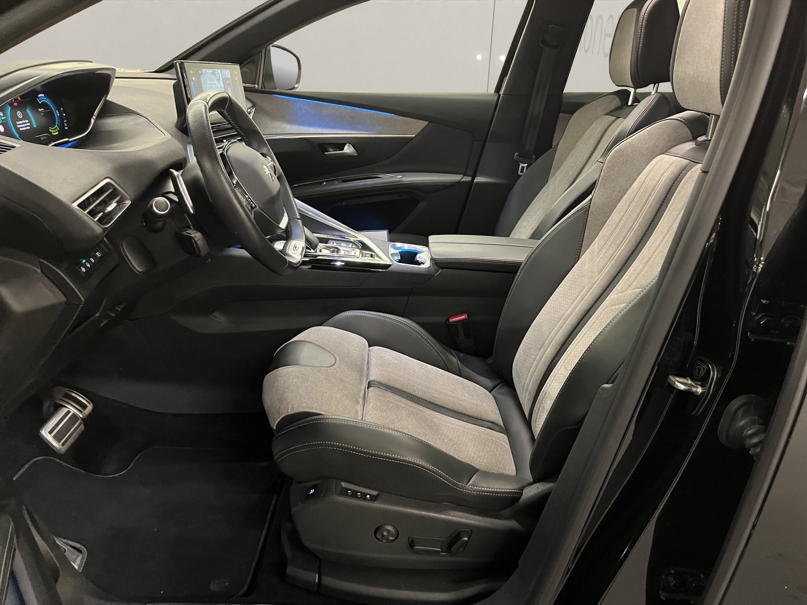 PEUGEOT 3008 1.6 Plug-in Hybrid4 GT Pack-image-6