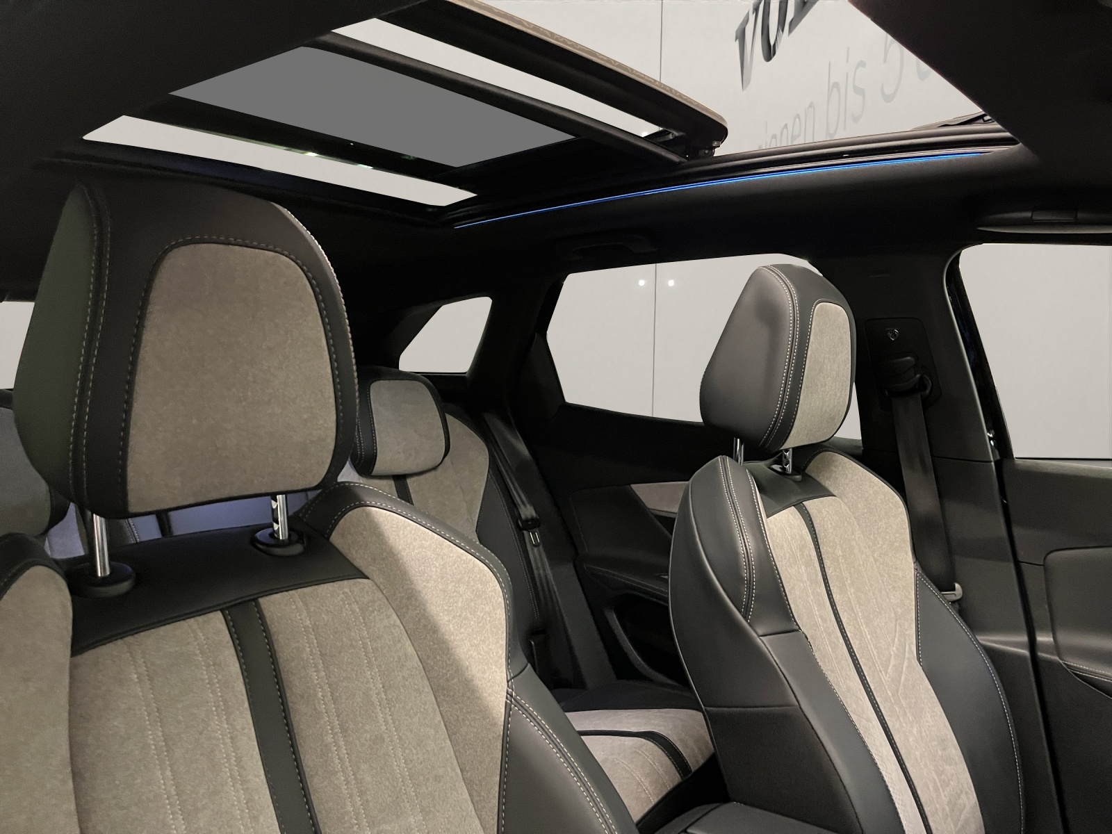 PEUGEOT 3008 1.6 Plug-in Hybrid4 GT Pack-image-14