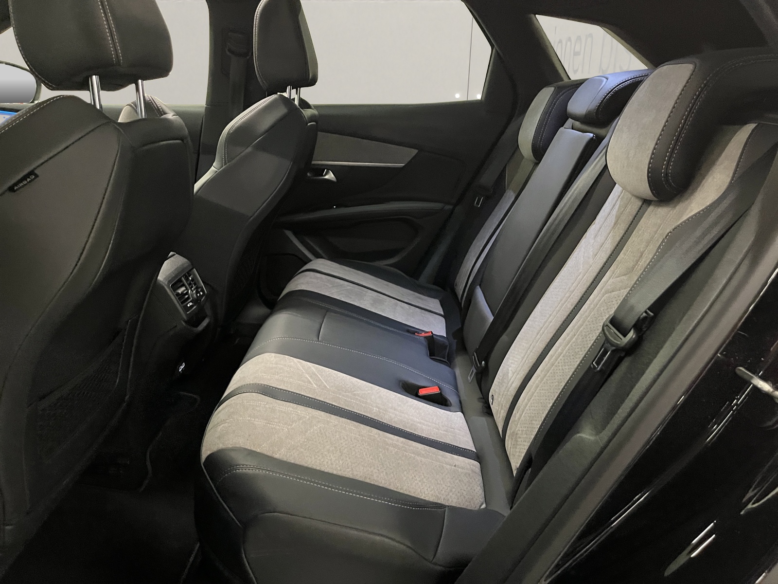PEUGEOT 3008 1.6 Plug-in Hybrid4 GT Pack-image-13