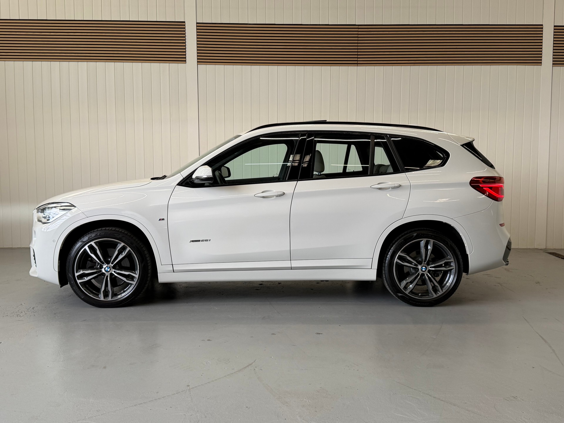 BMW X1 xDrive 25i M Sport Steptronic frisch ab MFK und Service-image-1