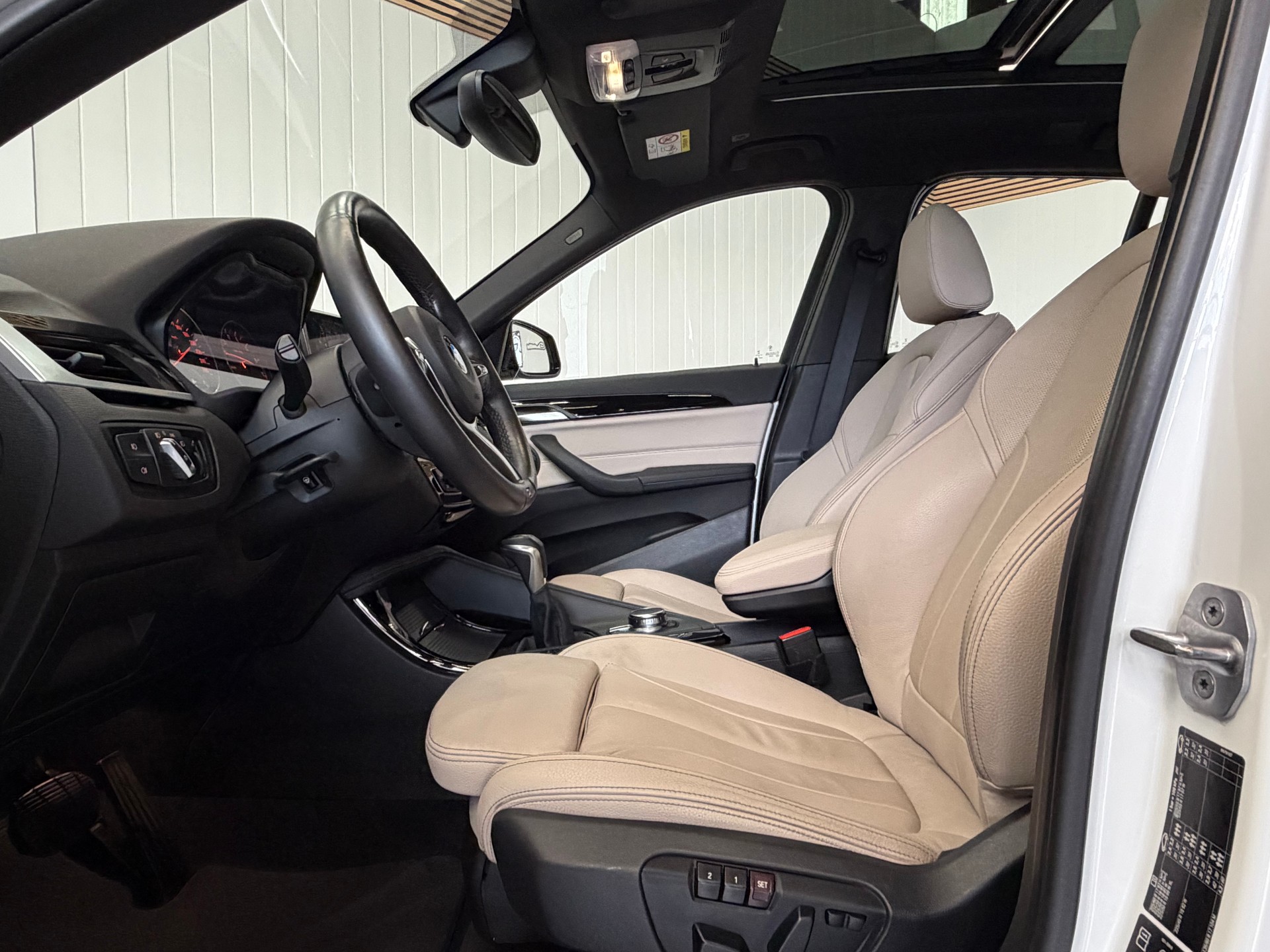 BMW X1 xDrive 25i M Sport Steptronic frisch ab MFK und Service-image-7