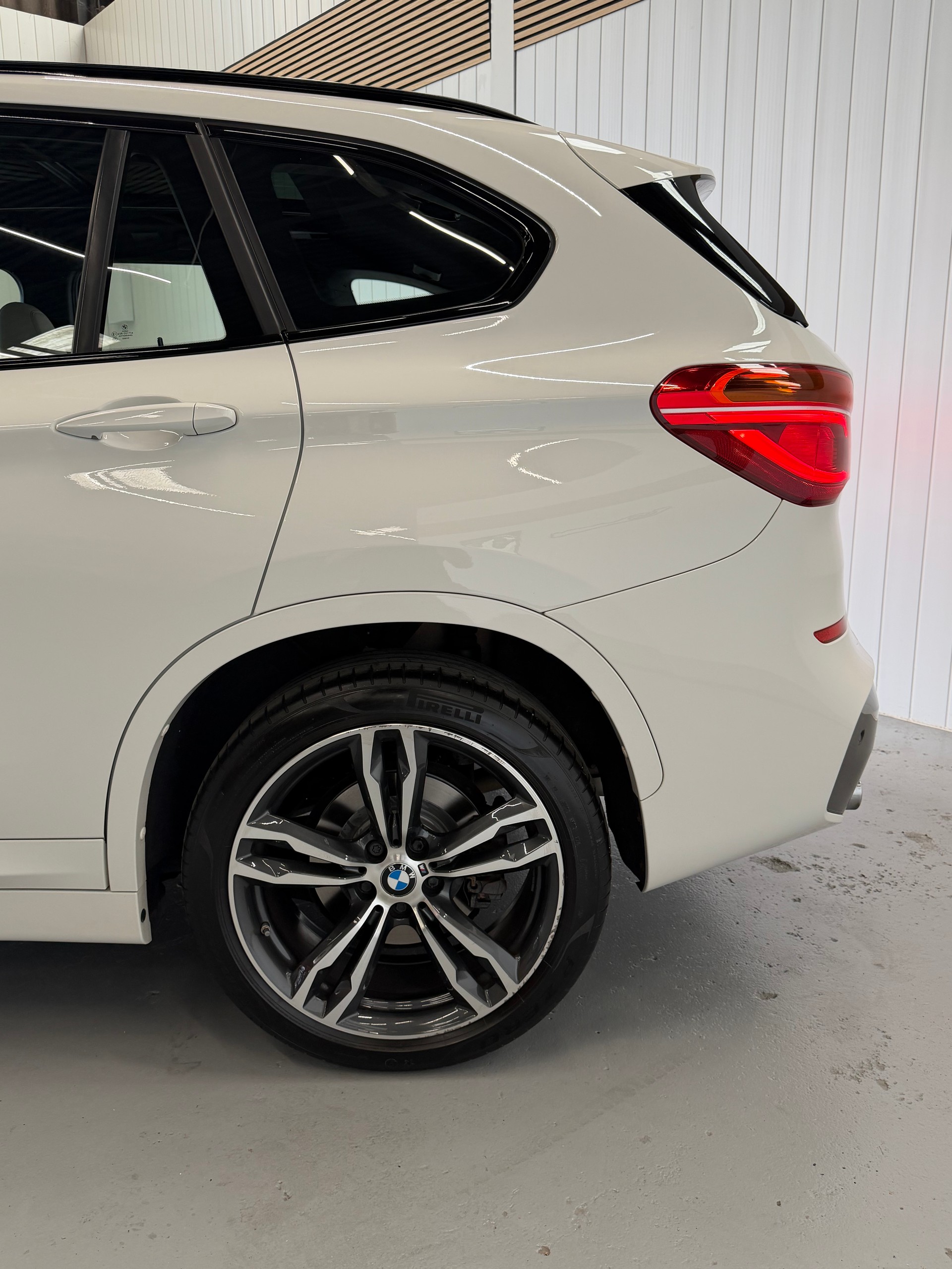 BMW X1 xDrive 25i M Sport Steptronic frisch ab MFK und Service-image-26