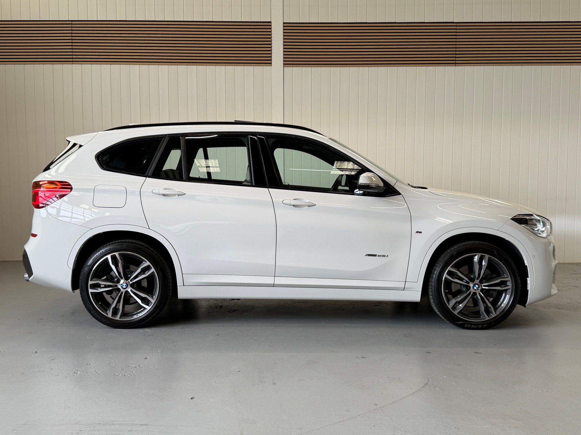 BMW X1 xDrive 25i M Sport Steptronic frisch ab MFK und Service-image-5