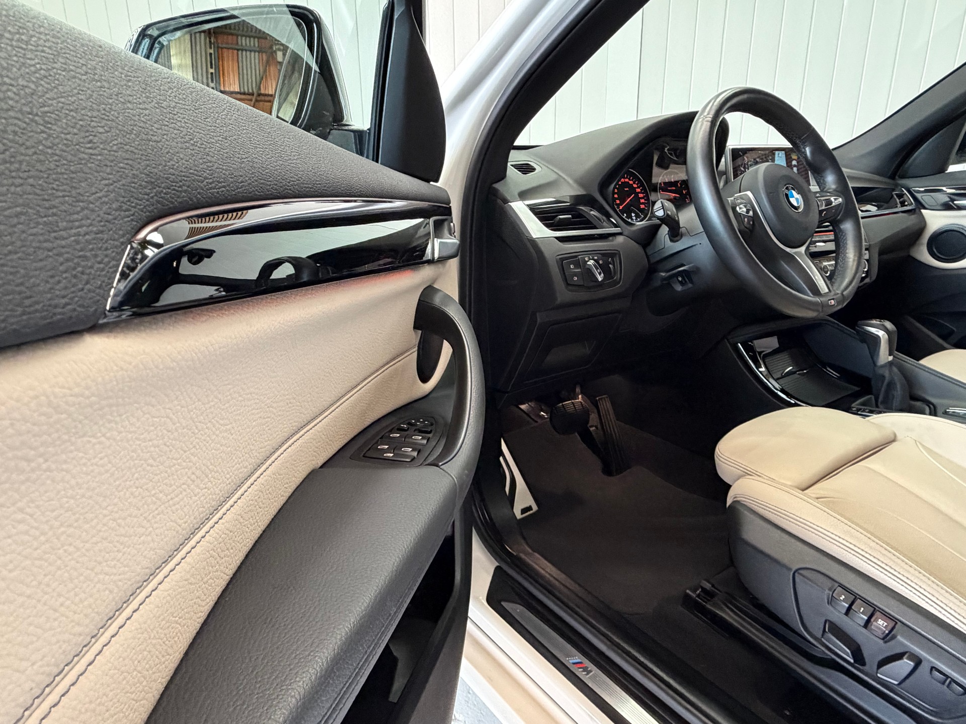 BMW X1 xDrive 25i M Sport Steptronic frisch ab MFK und Service-image-18