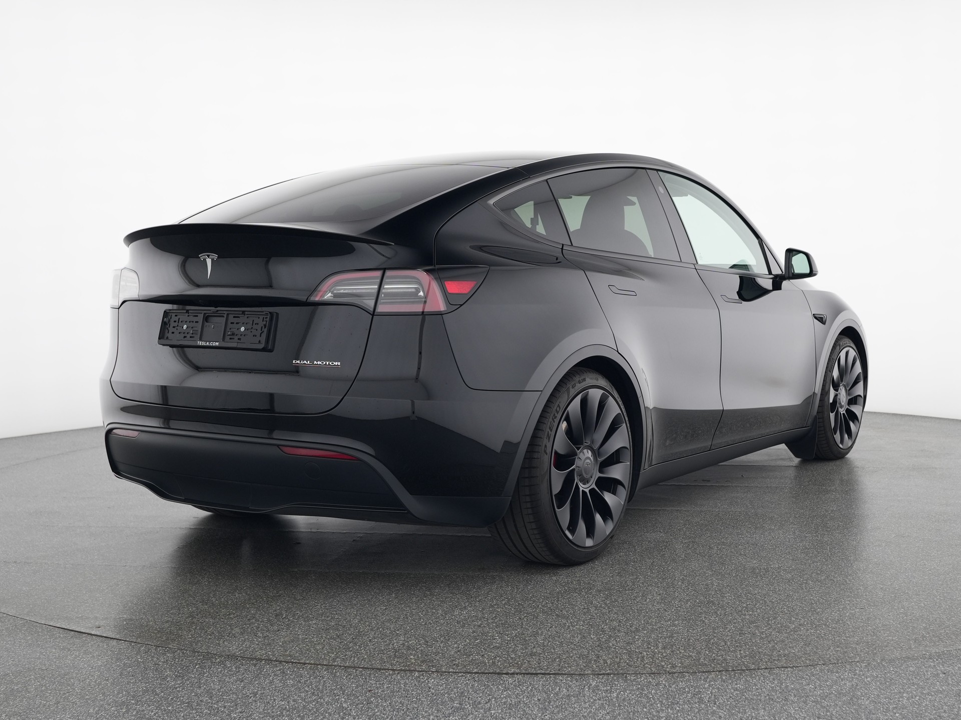 TESLA Model Y Performance Dual Motor All-Wheel Drive-image-3