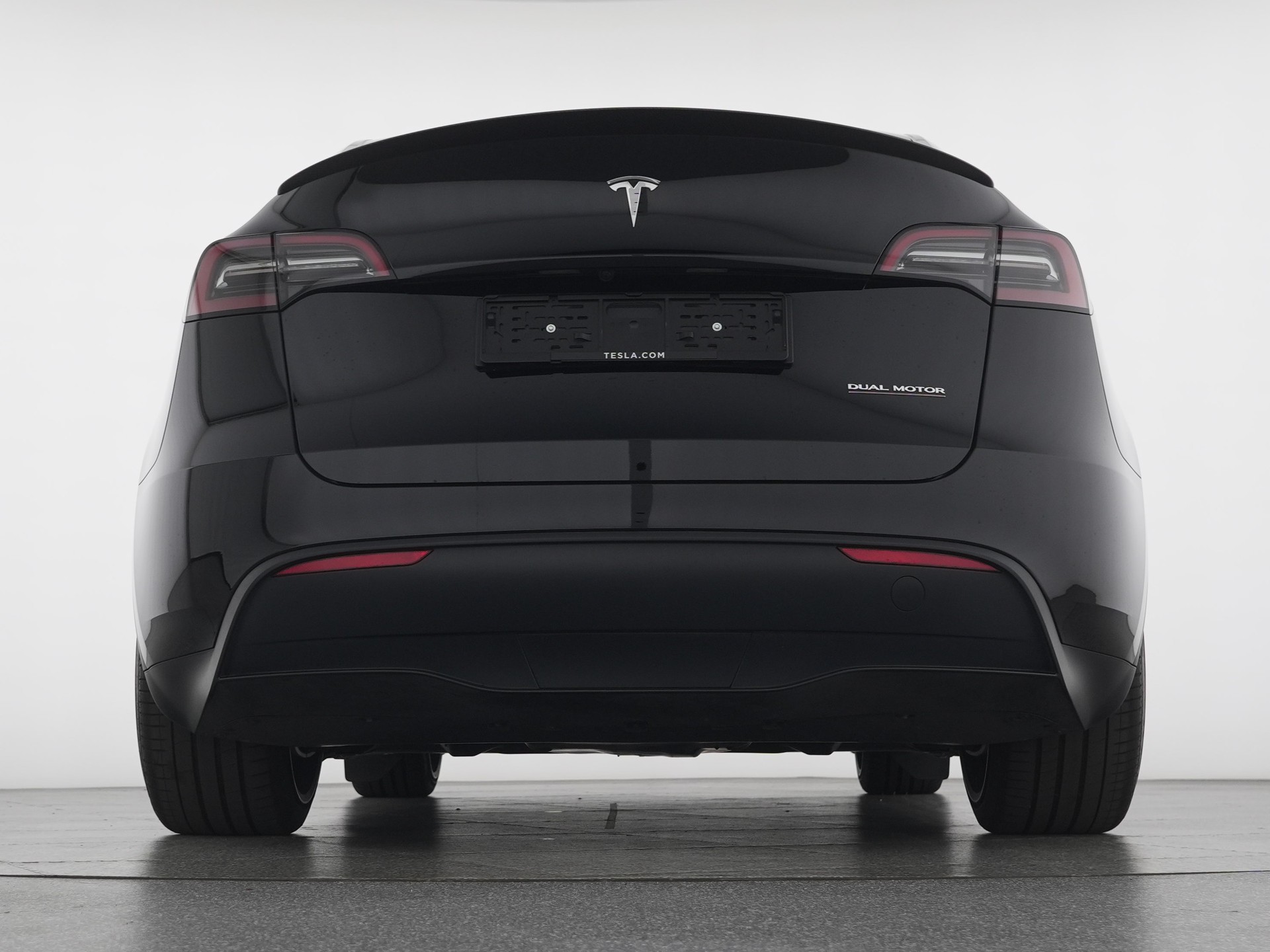 TESLA Model Y Performance Dual Motor All-Wheel Drive-image-4