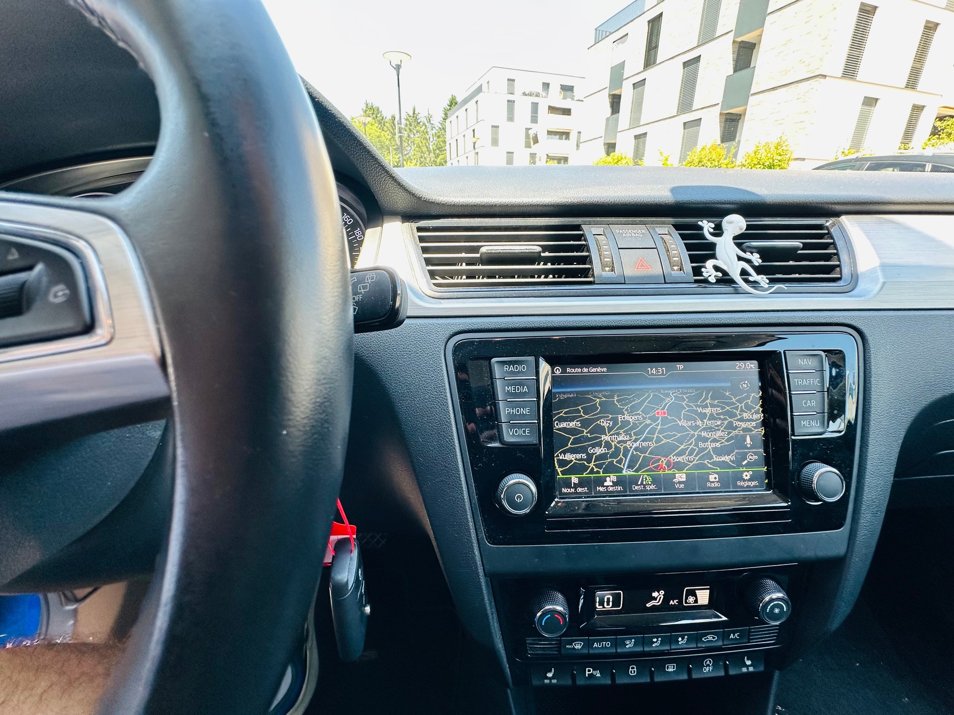SKODA Rapid Spaceback 1.4 TSI Ambition DSG-image-9