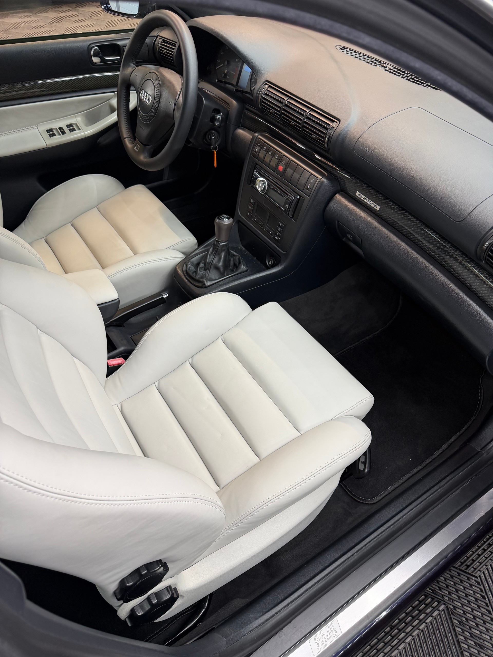 AUDI S4 Avant quattro-image-8