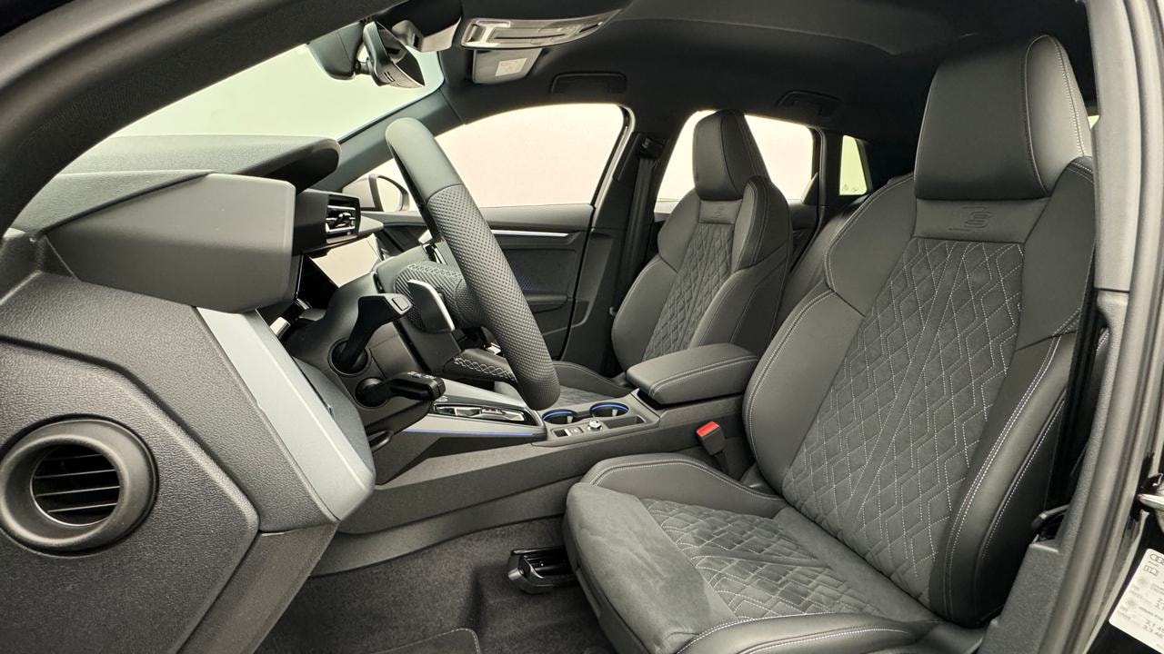 AUDI S3 Sportback TFSI quattro S-tronic-image-4