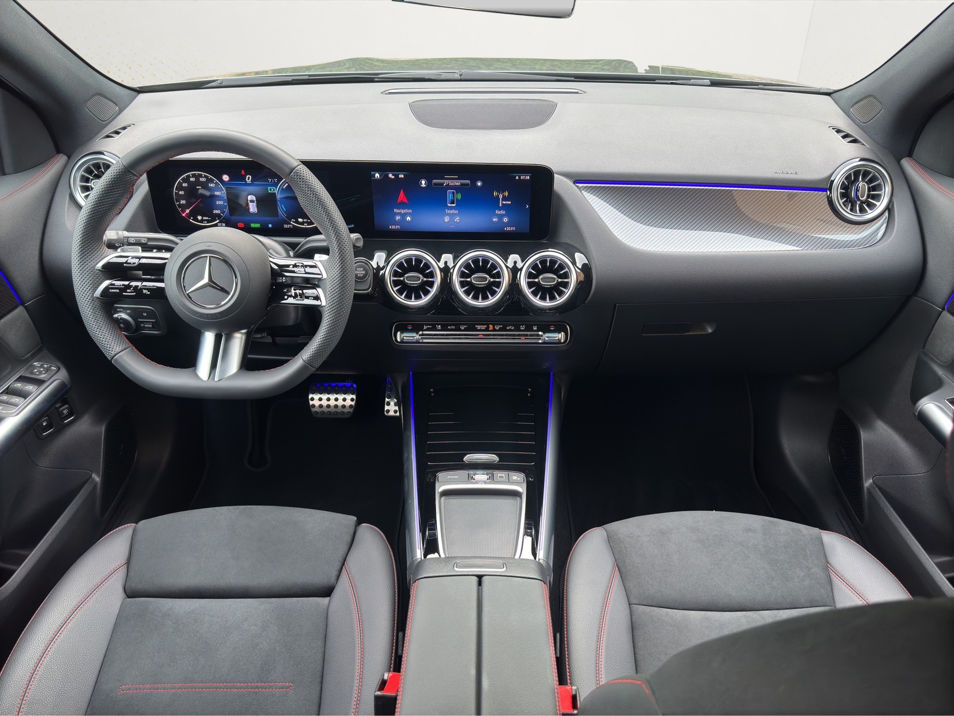 MERCEDES-BENZ GLA 250 e 8G-DCT AMG Line Night Paket FACELIFT-image-10