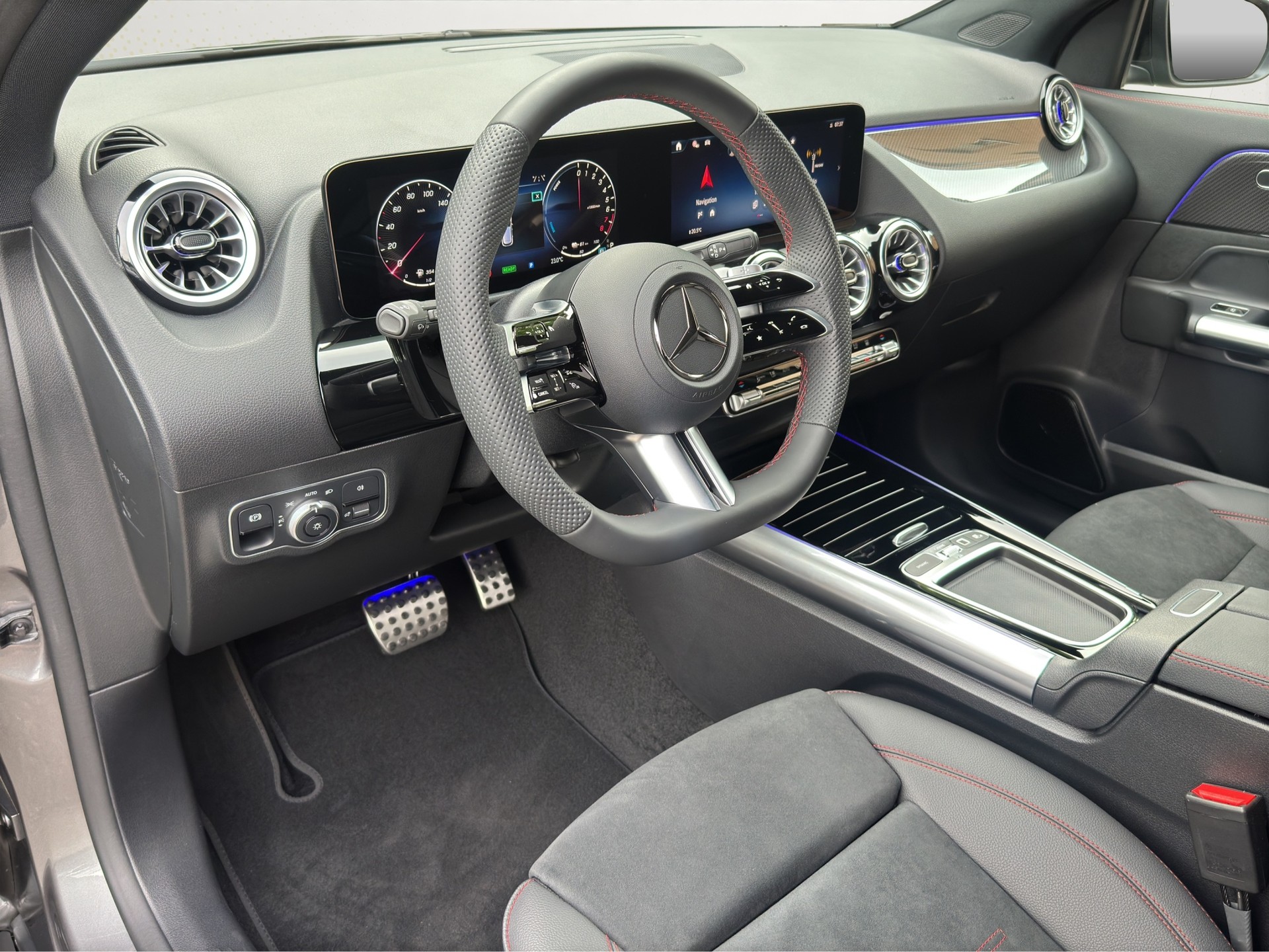MERCEDES-BENZ GLA 250 e 8G-DCT AMG Line Night Paket FACELIFT-image-11