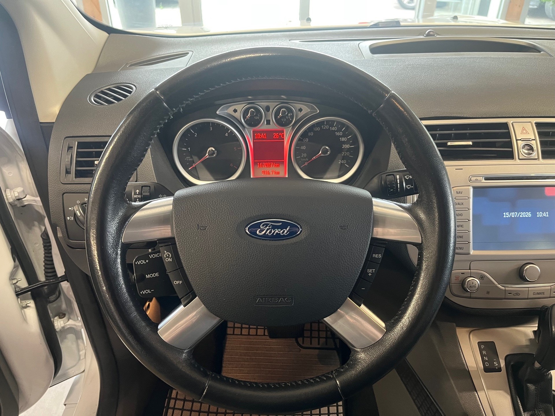 FORD Kuga 2.0 TDCi Individual 4WD PowerShift-image-15