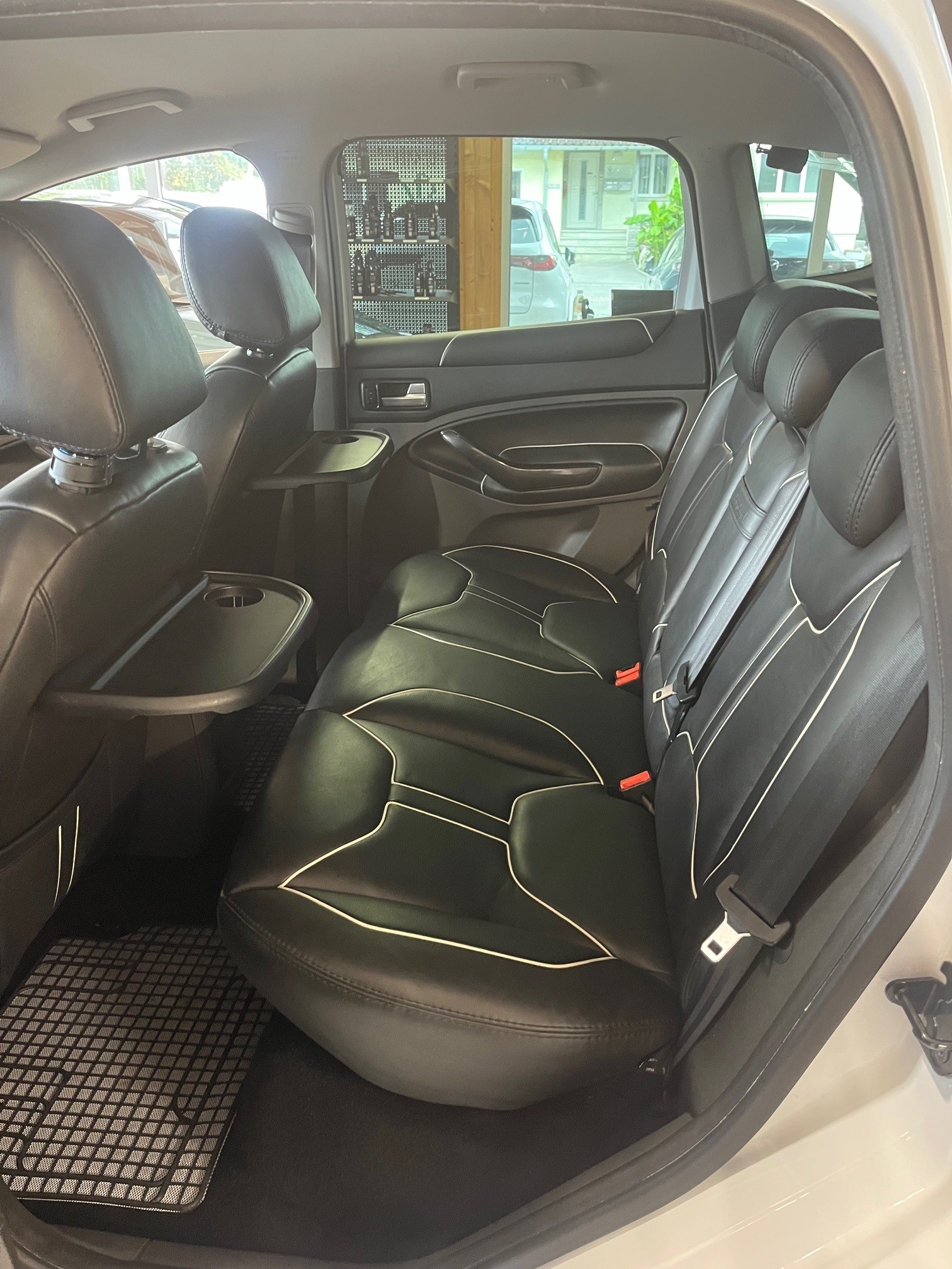 FORD Kuga 2.0 TDCi Individual 4WD PowerShift-image-10