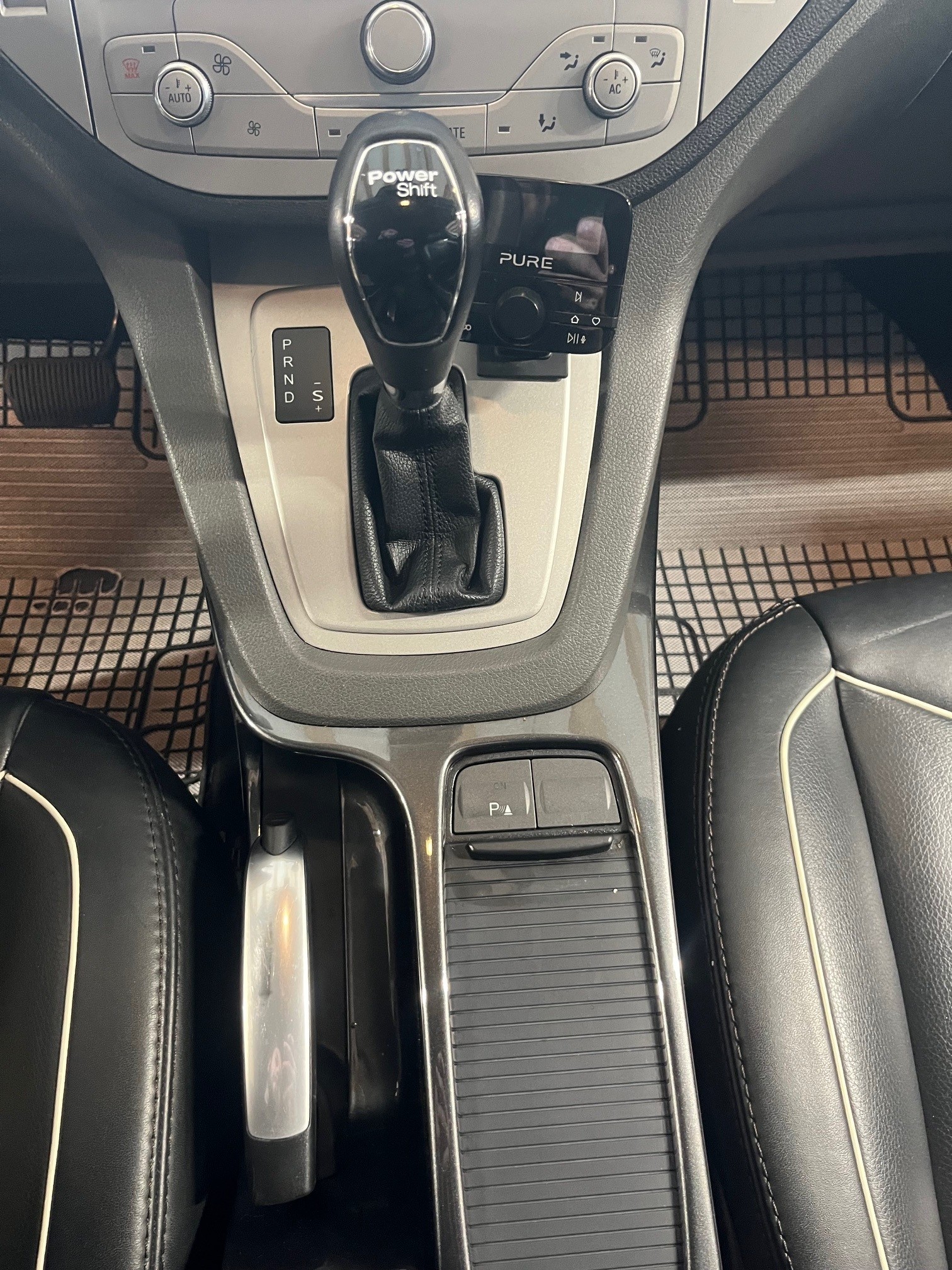 FORD Kuga 2.0 TDCi Individual 4WD PowerShift-image-14