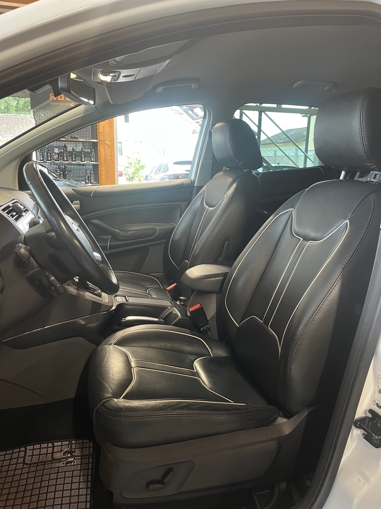FORD Kuga 2.0 TDCi Individual 4WD PowerShift-image-9