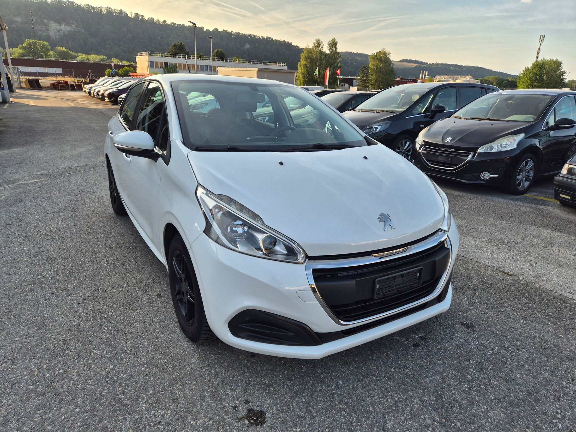 PEUGEOT 208 1.2 PureTech Access-image-10