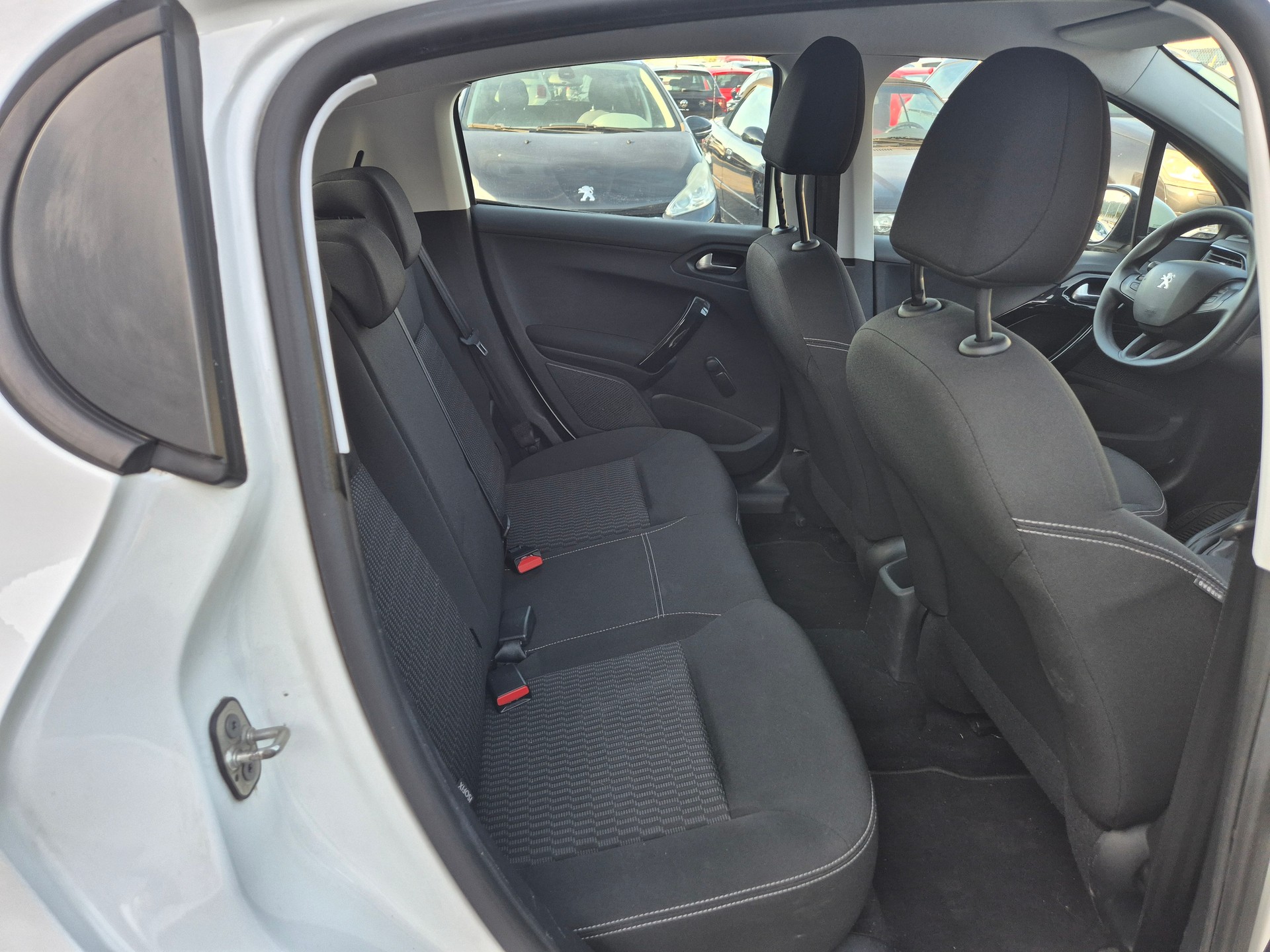 PEUGEOT 208 1.2 PureTech Access-image-9