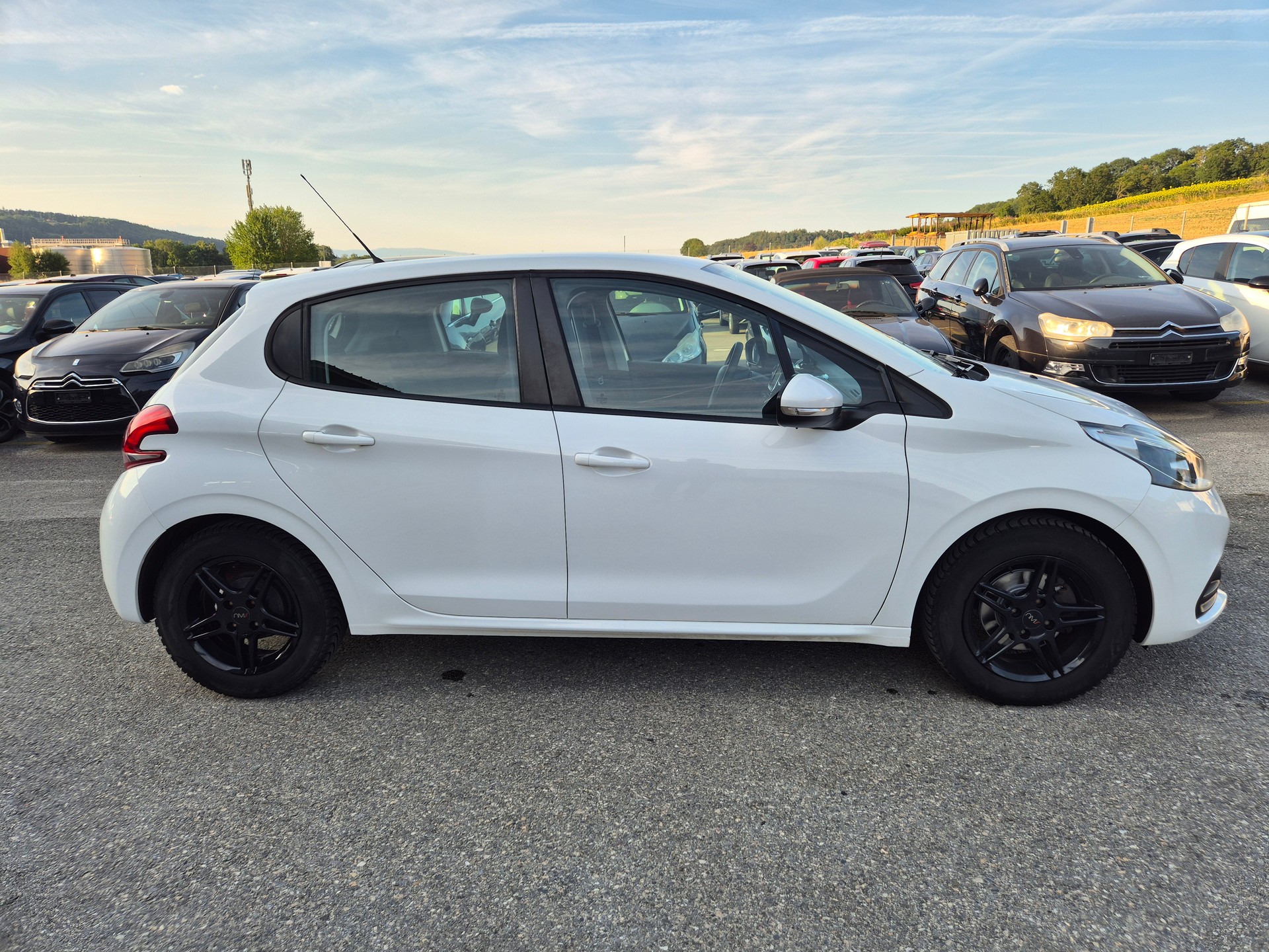 PEUGEOT 208 1.2 PureTech Access-image-2