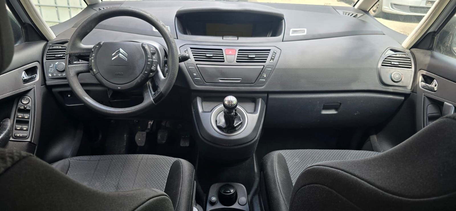 CITROEN C4 Picasso 1.6i 16V Essentiel-image-6