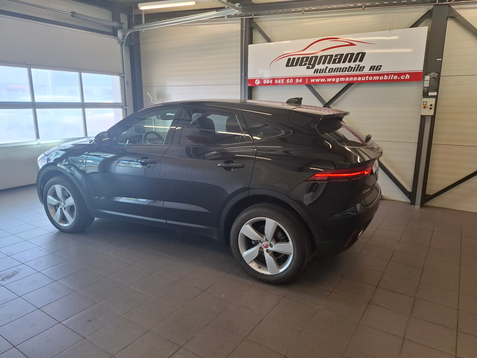 JAGUAR E-Pace 2.0 P200 S AWD Automatik-image-2
