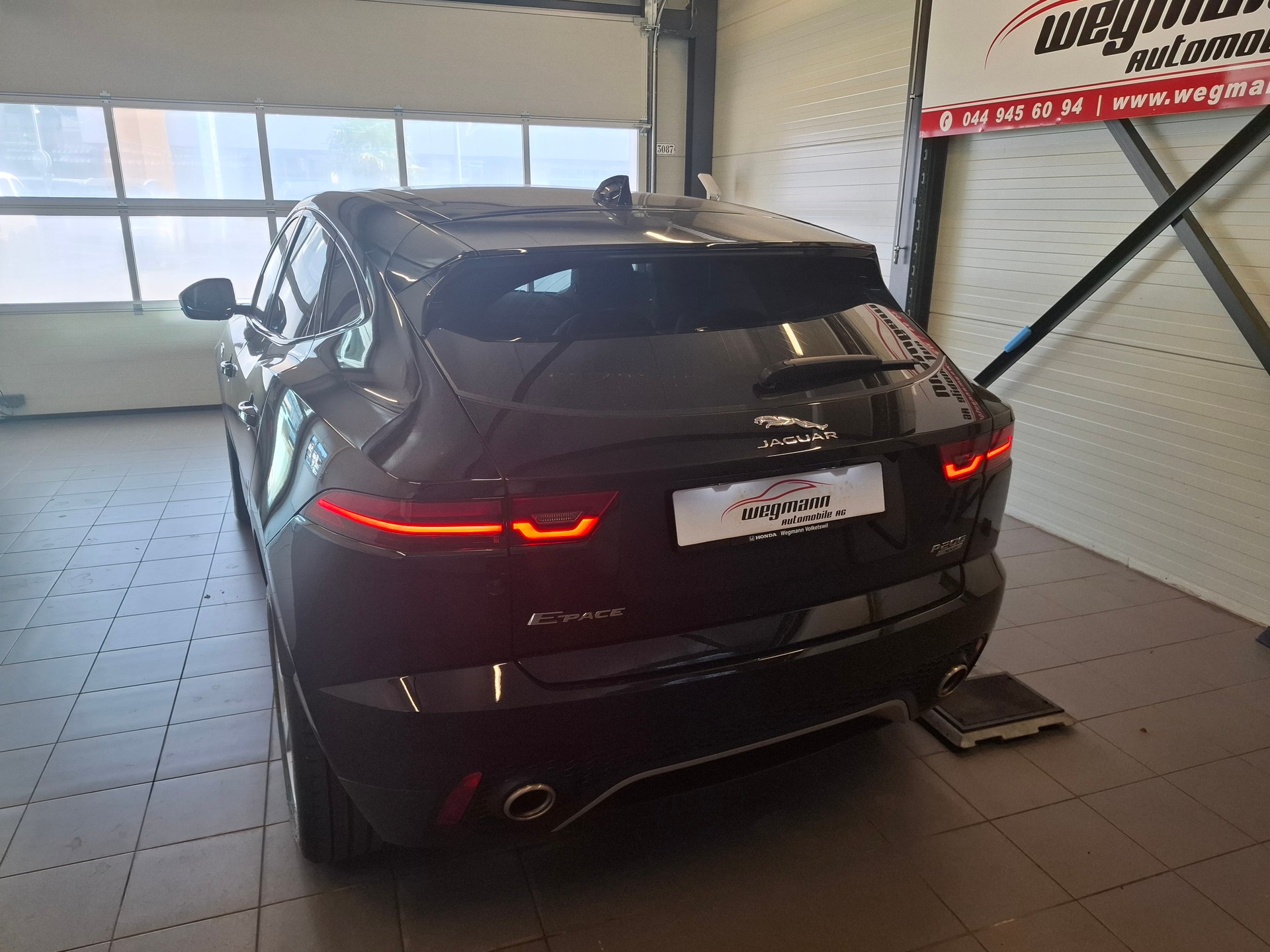 JAGUAR E-Pace 2.0 P200 S AWD Automatik-image-3