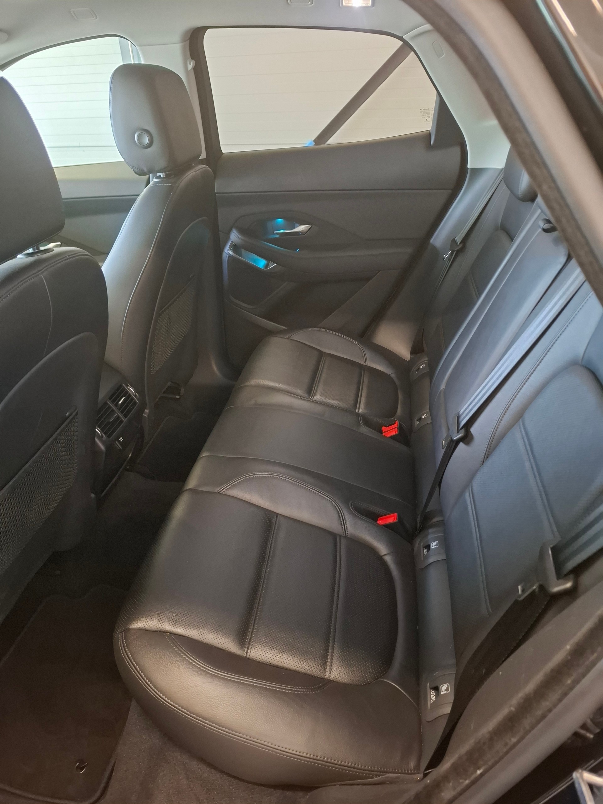 JAGUAR E-Pace 2.0 P200 S AWD Automatik-image-6