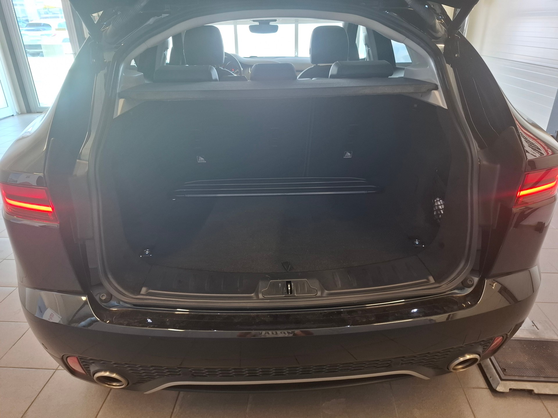 JAGUAR E-Pace 2.0 P200 S AWD Automatik-image-4