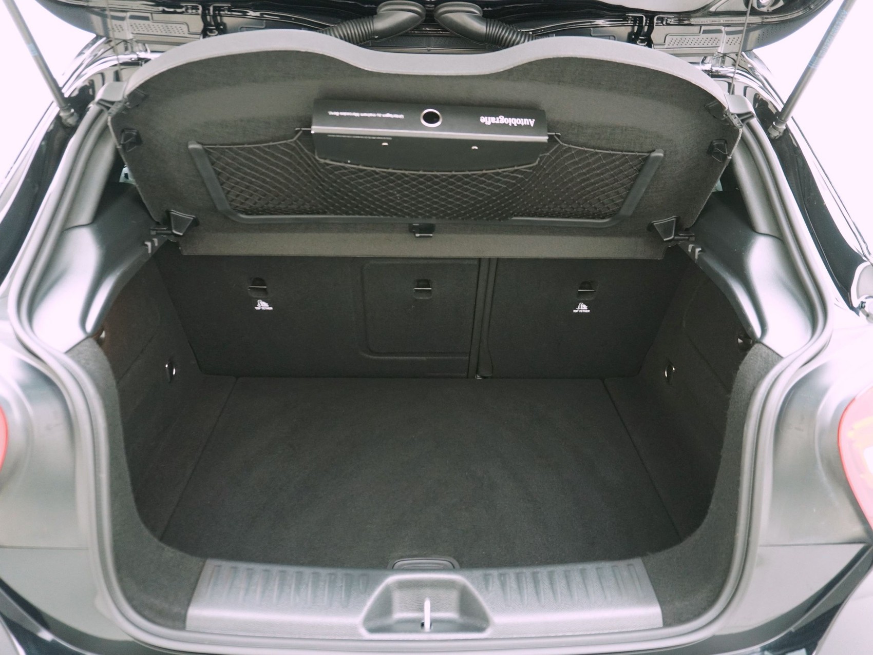 MERCEDES-BENZ A-Klasse A 200 Urban-image-12