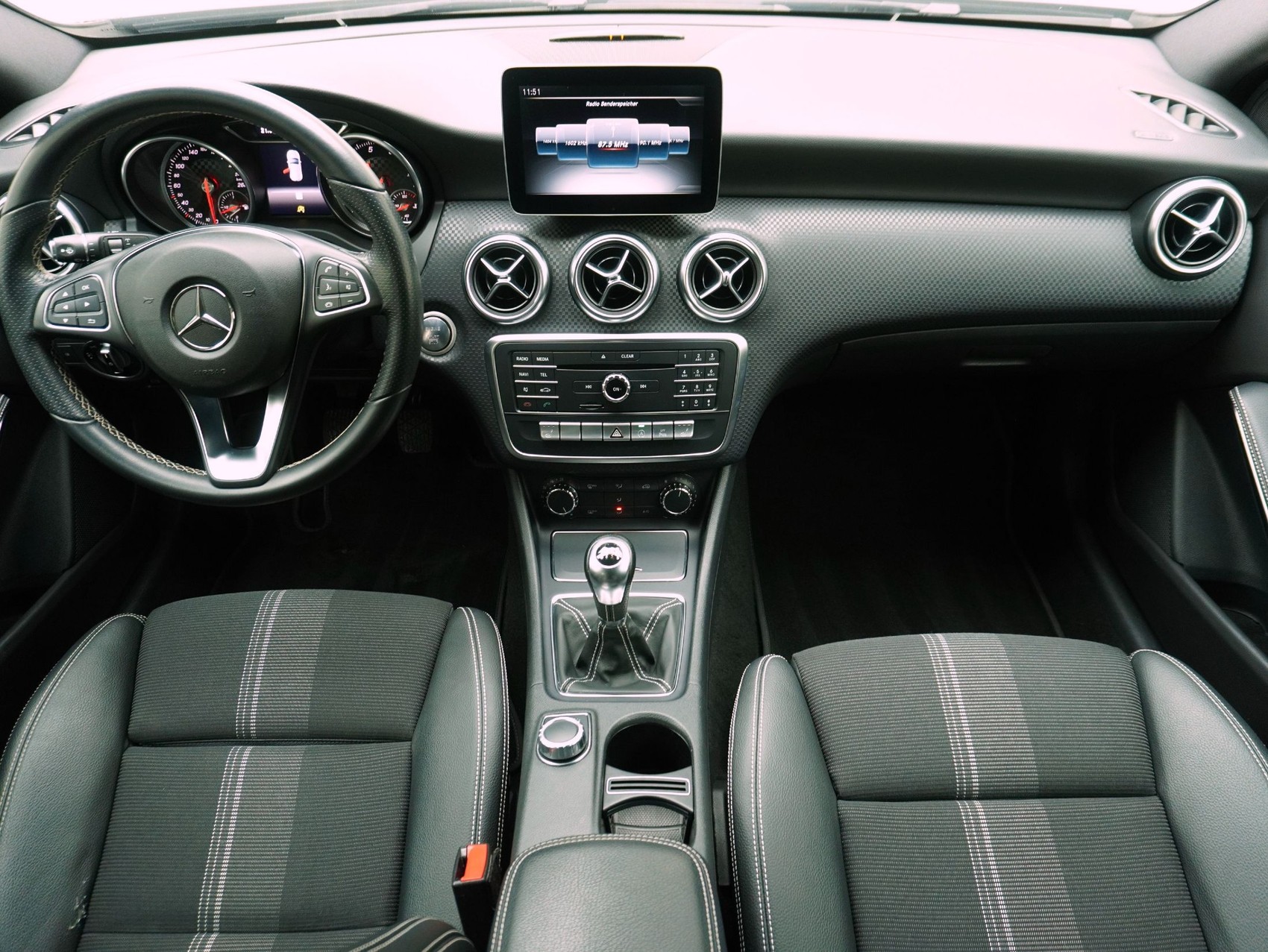 MERCEDES-BENZ A-Klasse A 200 Urban-image-13