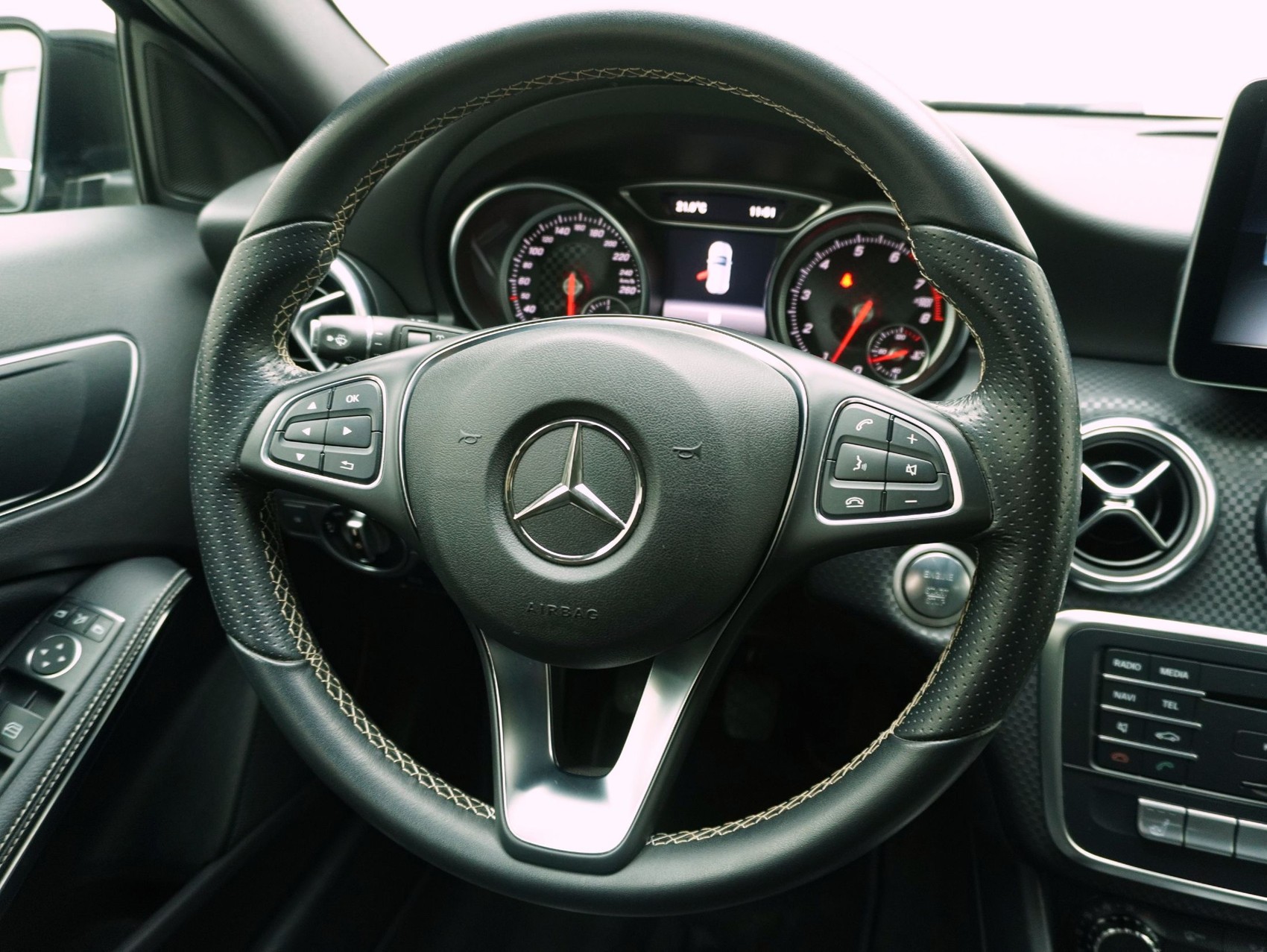 MERCEDES-BENZ A-Klasse A 200 Urban-image-9