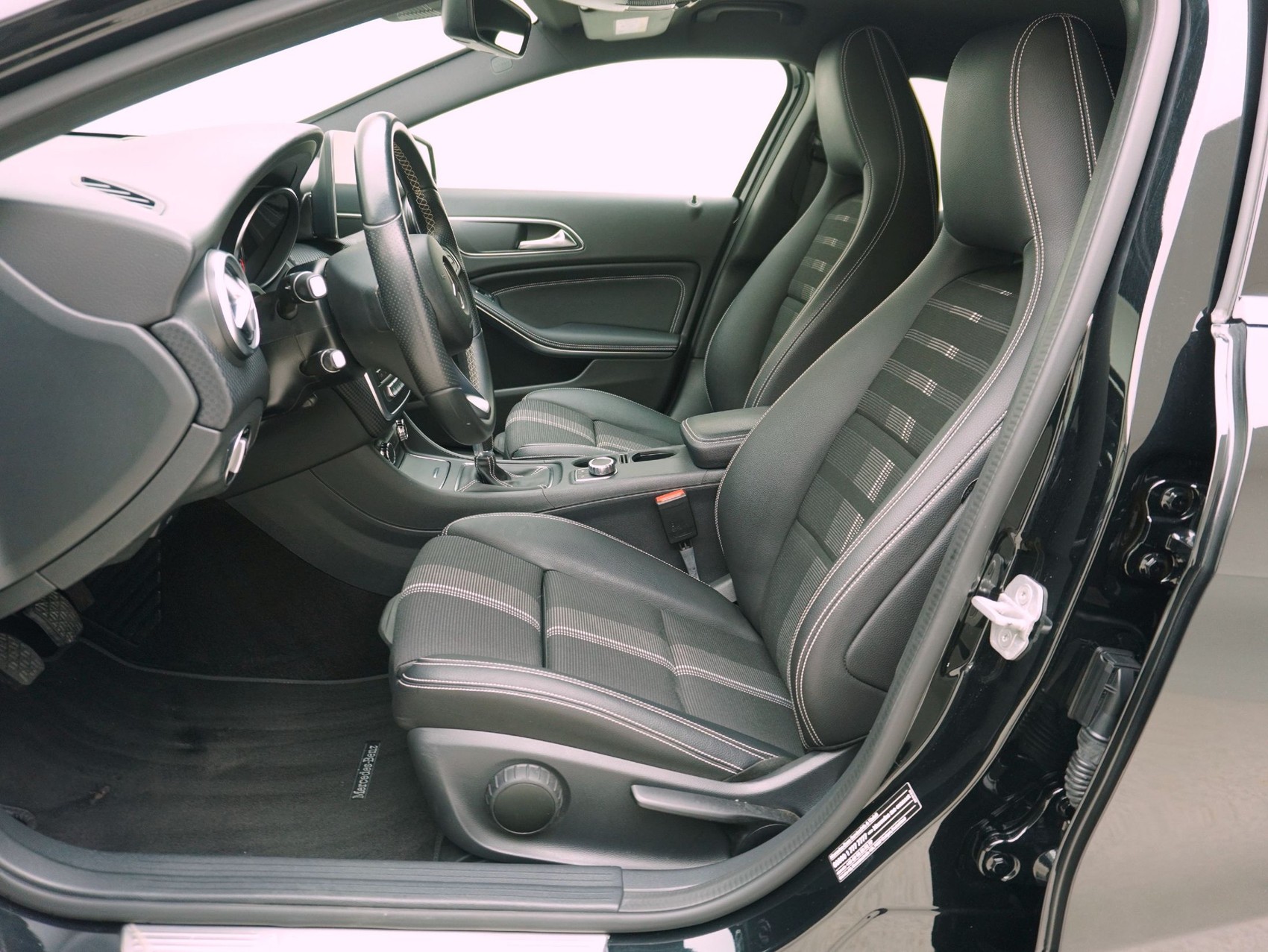 MERCEDES-BENZ A-Klasse A 200 Urban-image-8