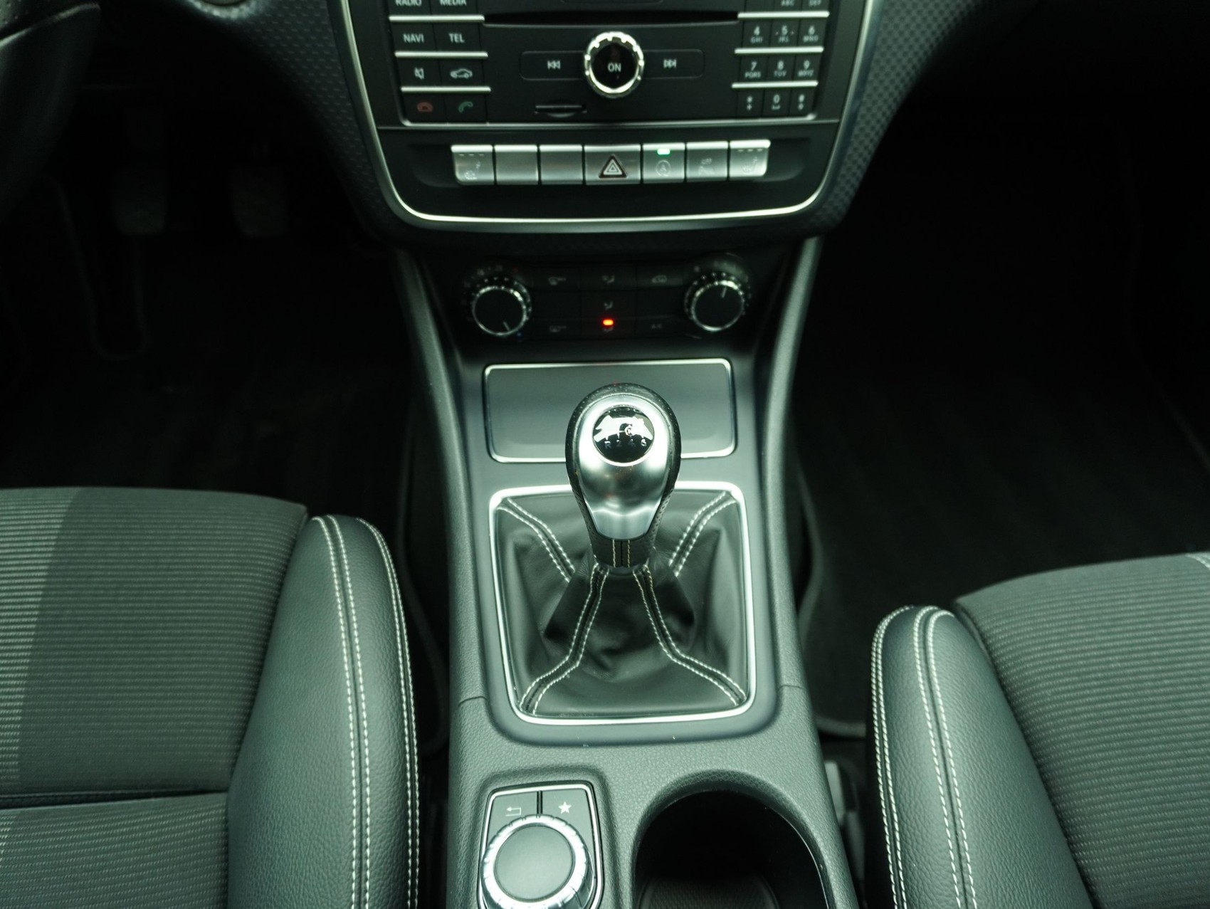 MERCEDES-BENZ A-Klasse A 200 Urban-image-16