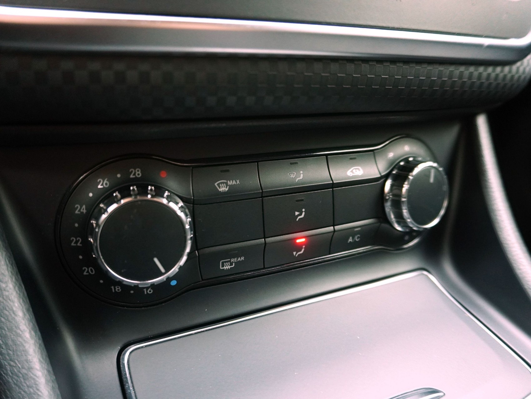 MERCEDES-BENZ A-Klasse A 200 Urban-image-15