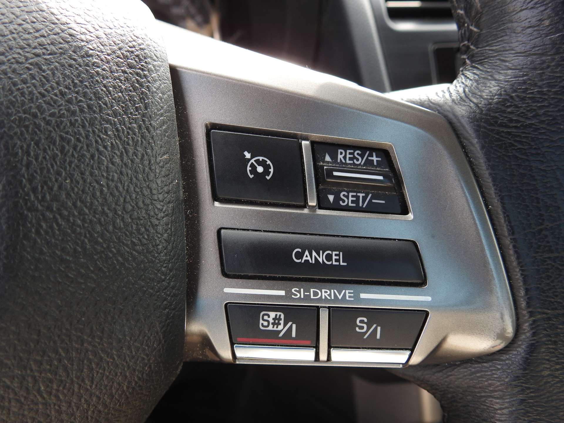 SUBARU Forester 2.0XT Luxury Lineartronic-image-24