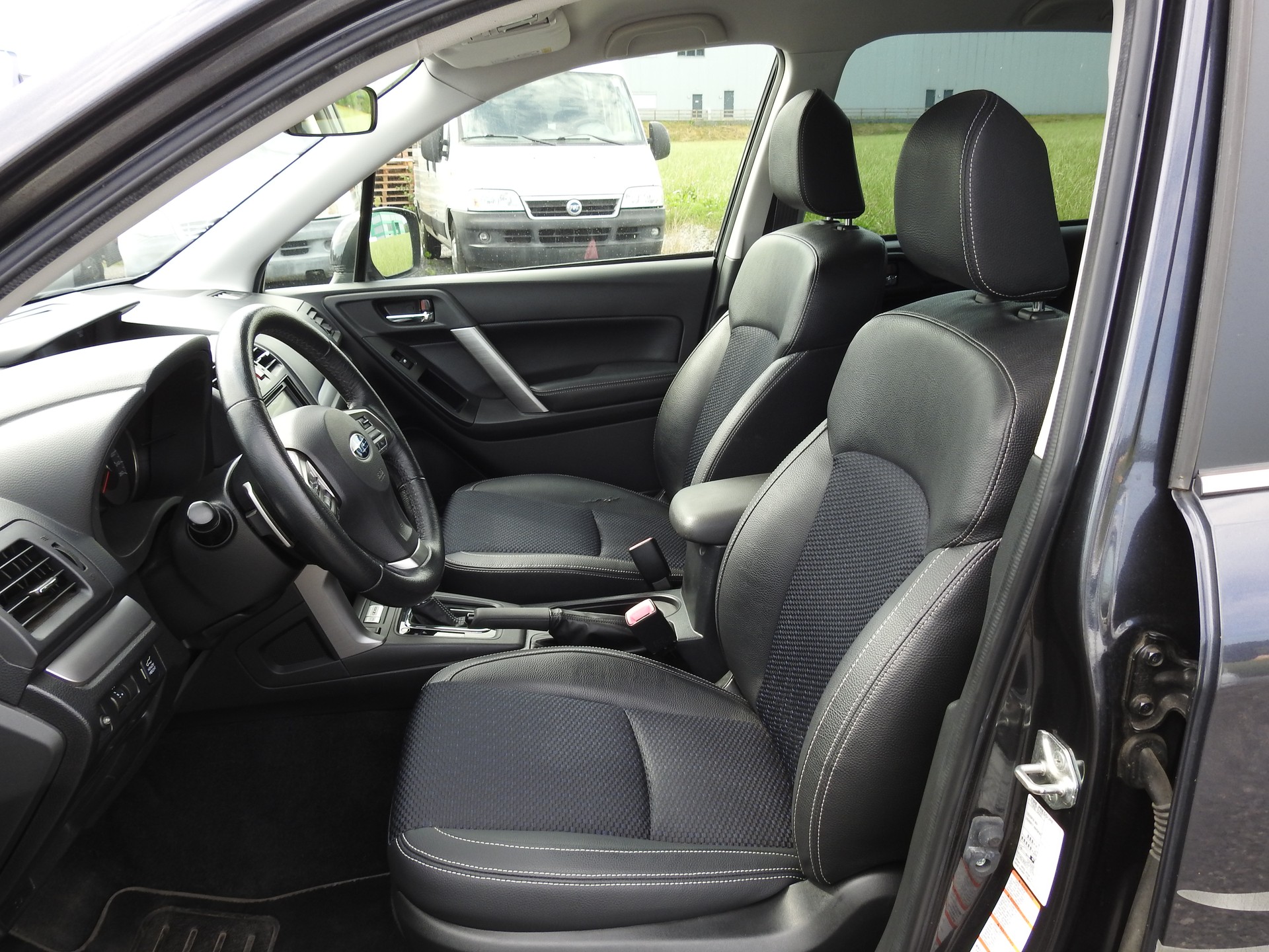 SUBARU Forester 2.0XT Luxury Lineartronic-image-13