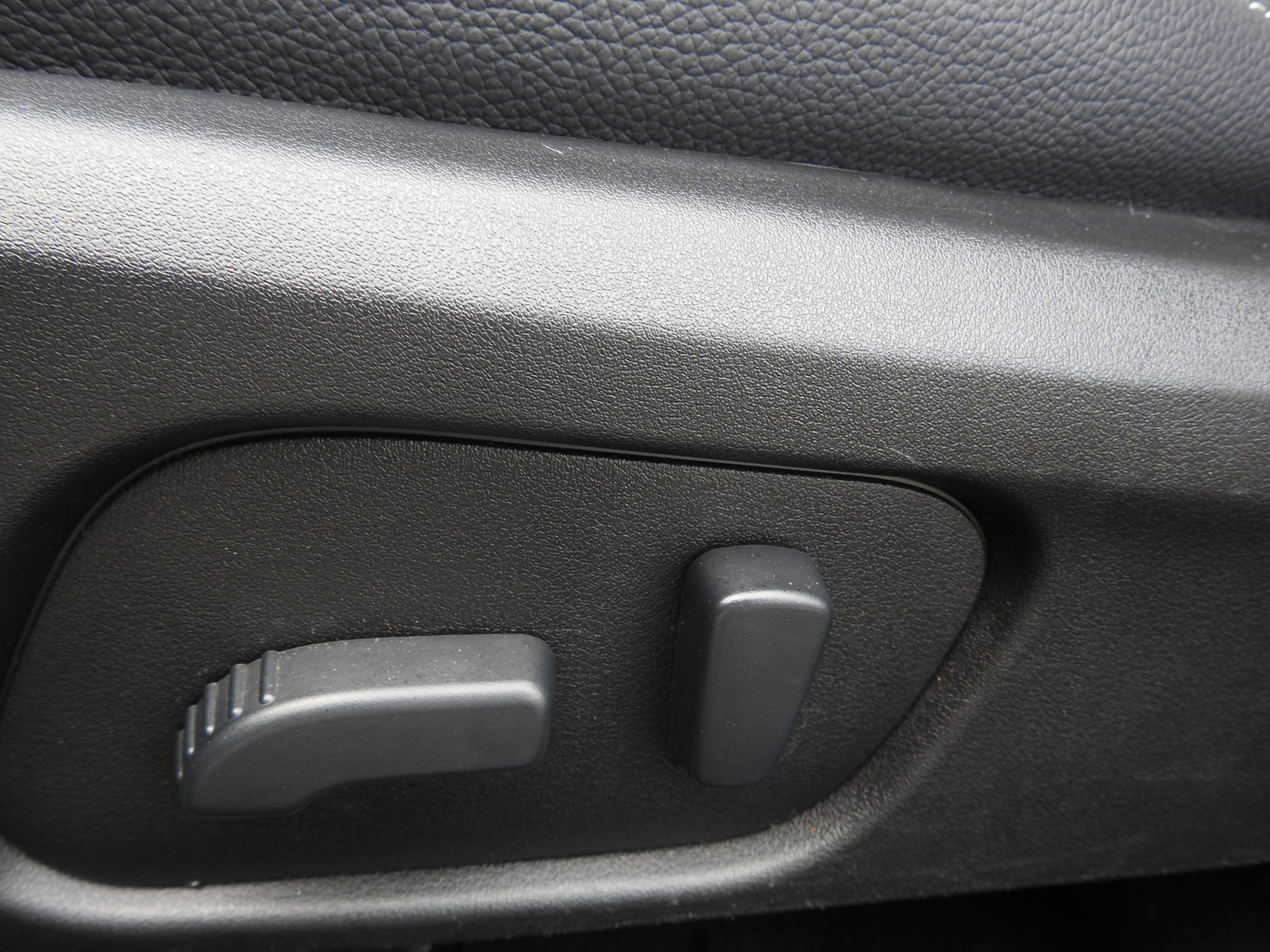 SUBARU Forester 2.0XT Luxury Lineartronic-image-14