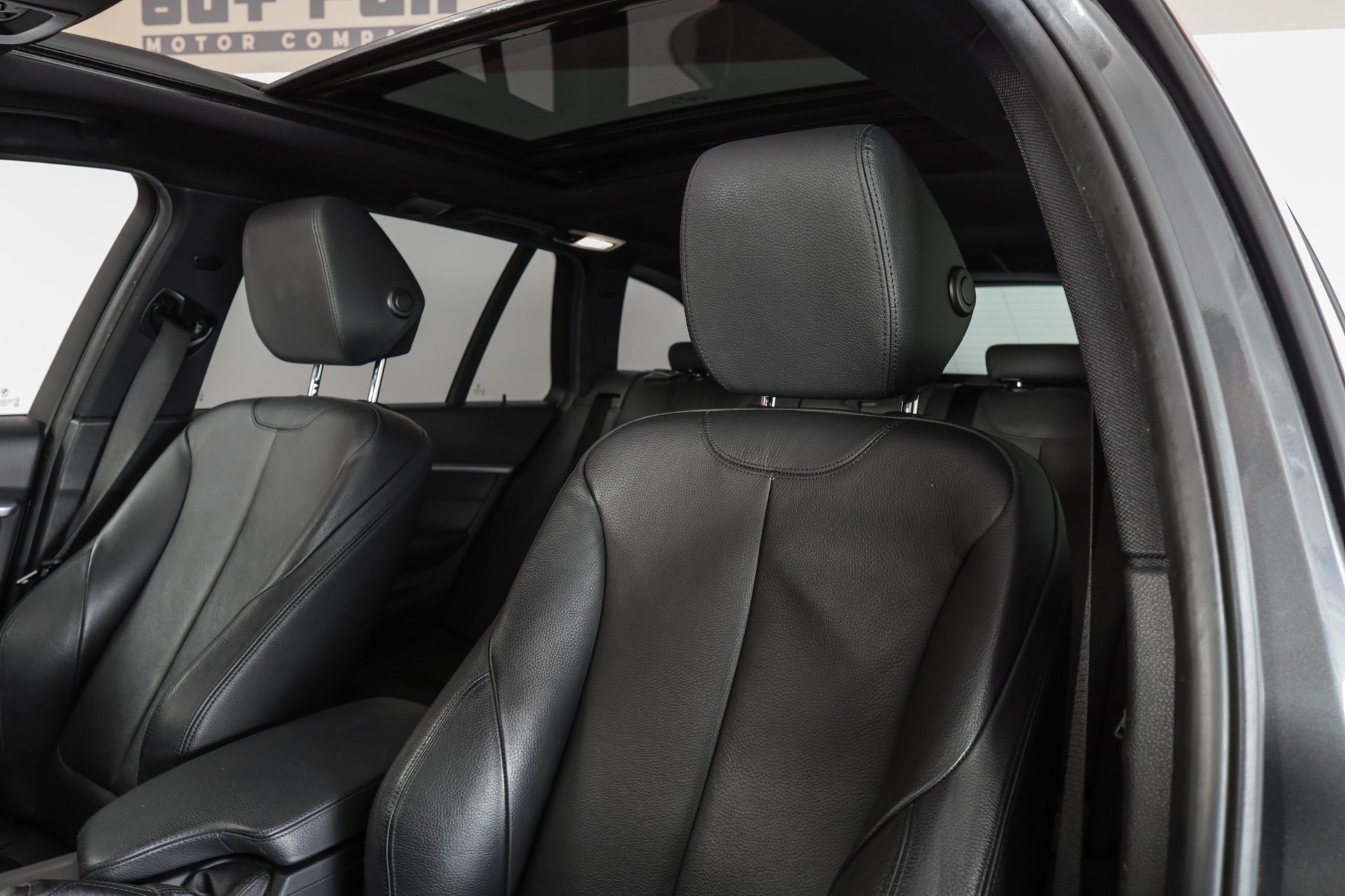 BMW 340i xDrive Touring Edition M Sport Steptronic-image-12
