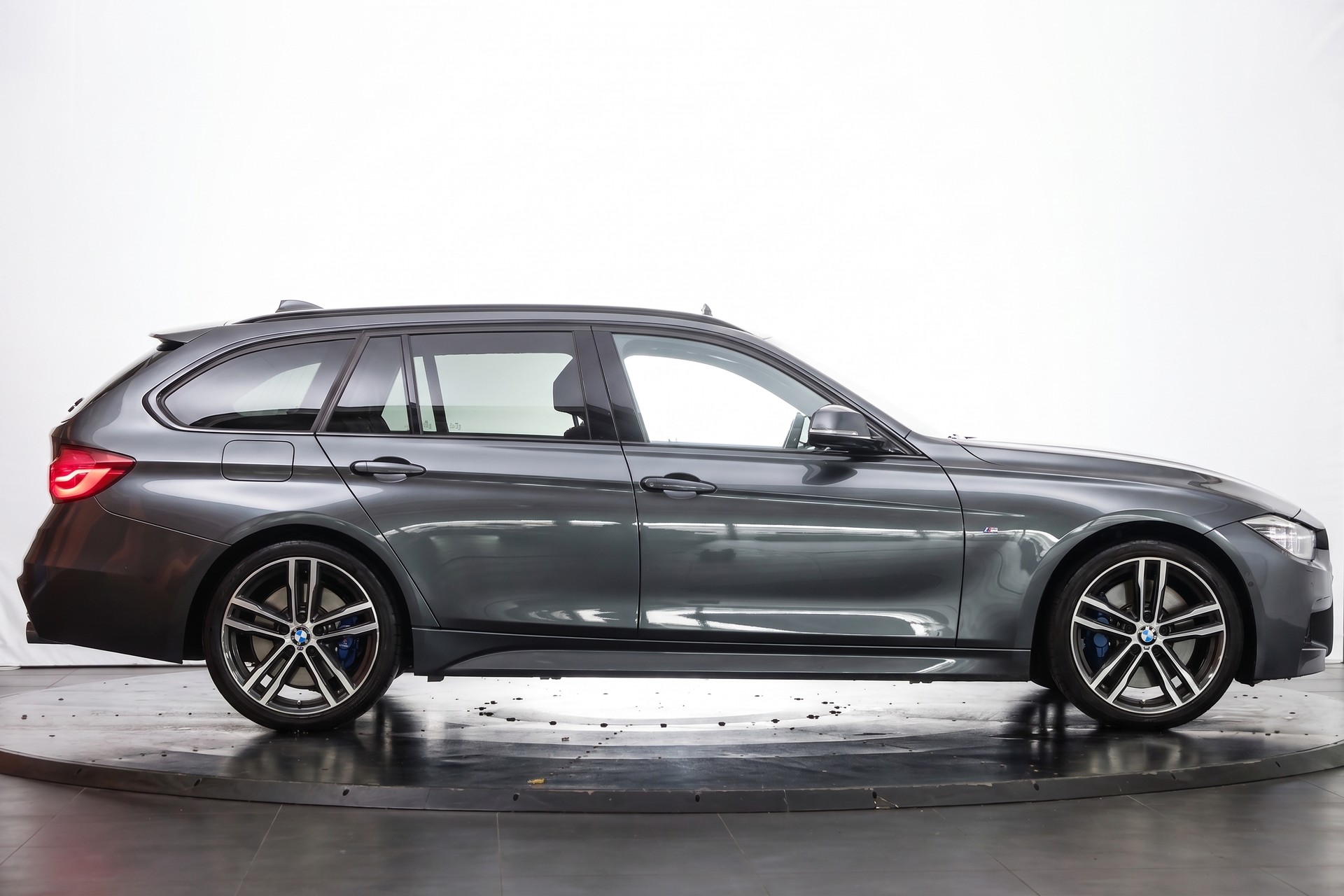 BMW 340i xDrive Touring Edition M Sport Steptronic-image-4