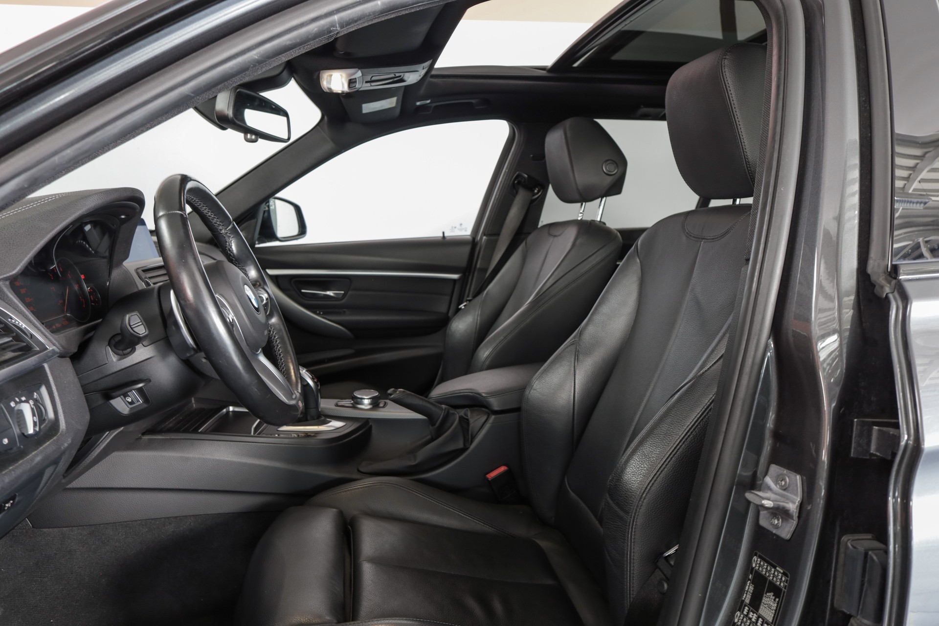 BMW 340i xDrive Touring Edition M Sport Steptronic-image-11