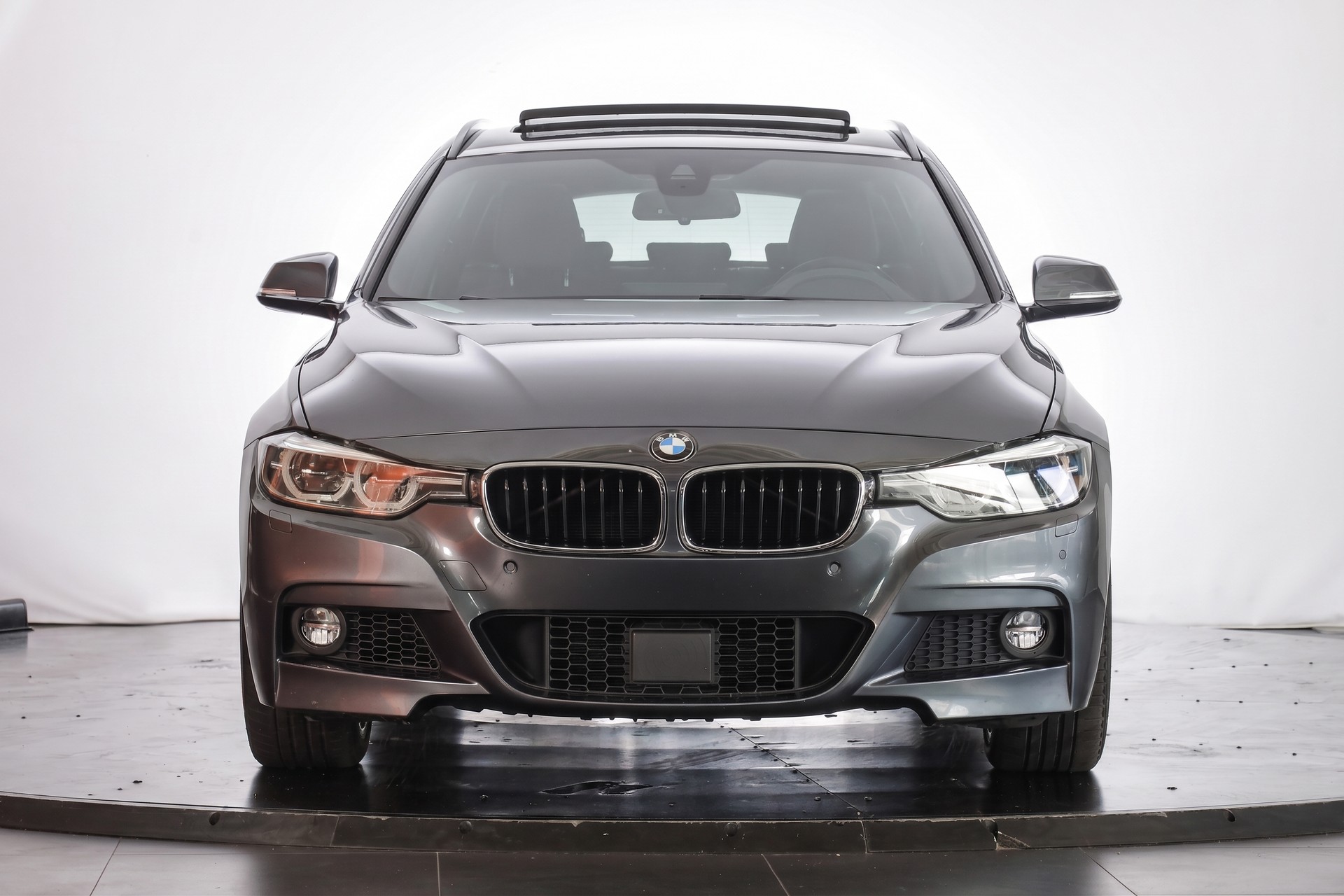 BMW 340i xDrive Touring Edition M Sport Steptronic-showroom-element-1