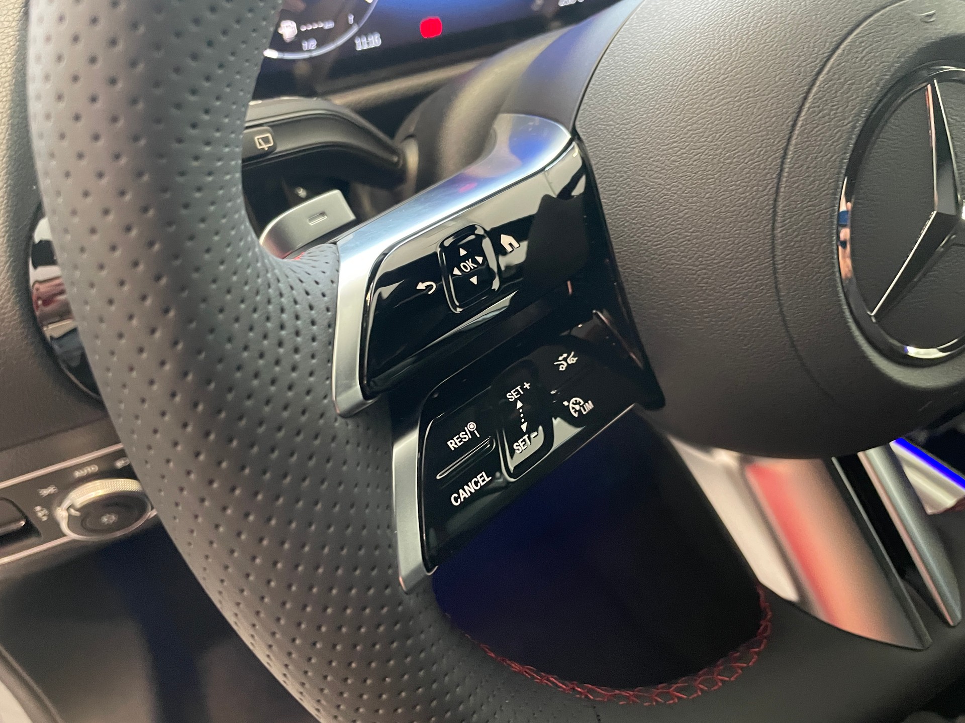 MERCEDES-BENZ GLA 250 4Matic 8G-DCT Swiss Star AMG Line-image-14