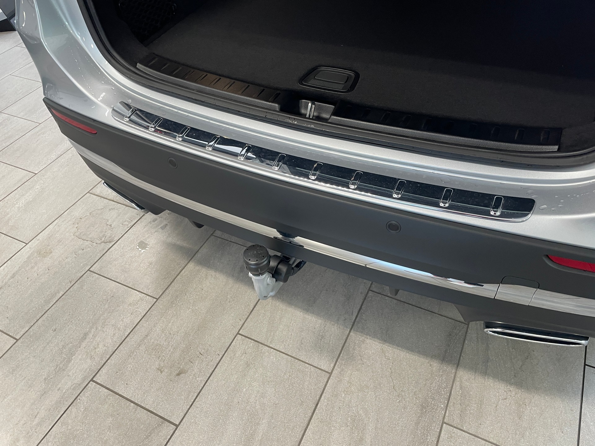 MERCEDES-BENZ GLA 250 4Matic 8G-DCT Swiss Star AMG Line-image-9