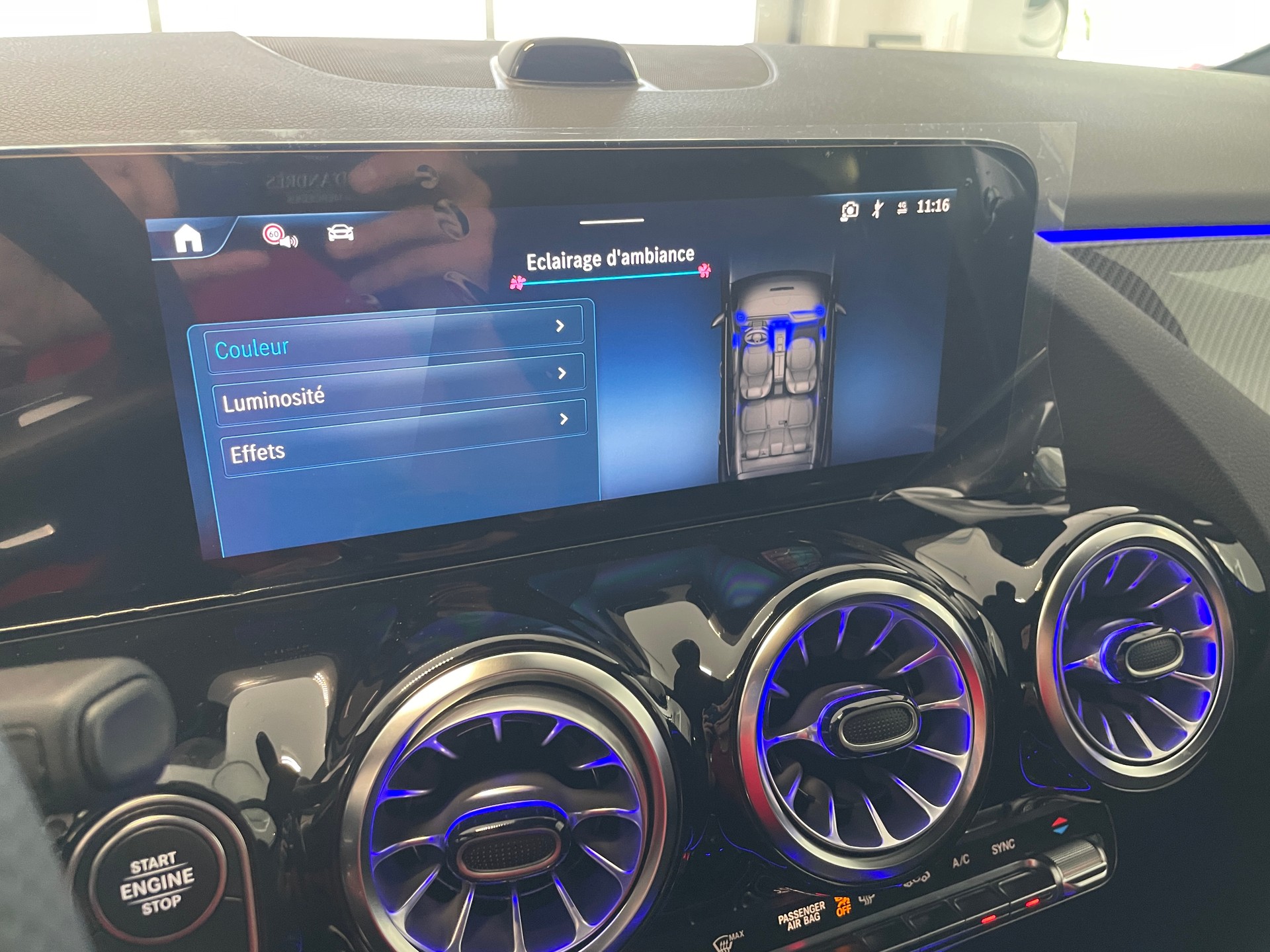 MERCEDES-BENZ GLA 250 4Matic 8G-DCT Swiss Star AMG Line-image-18