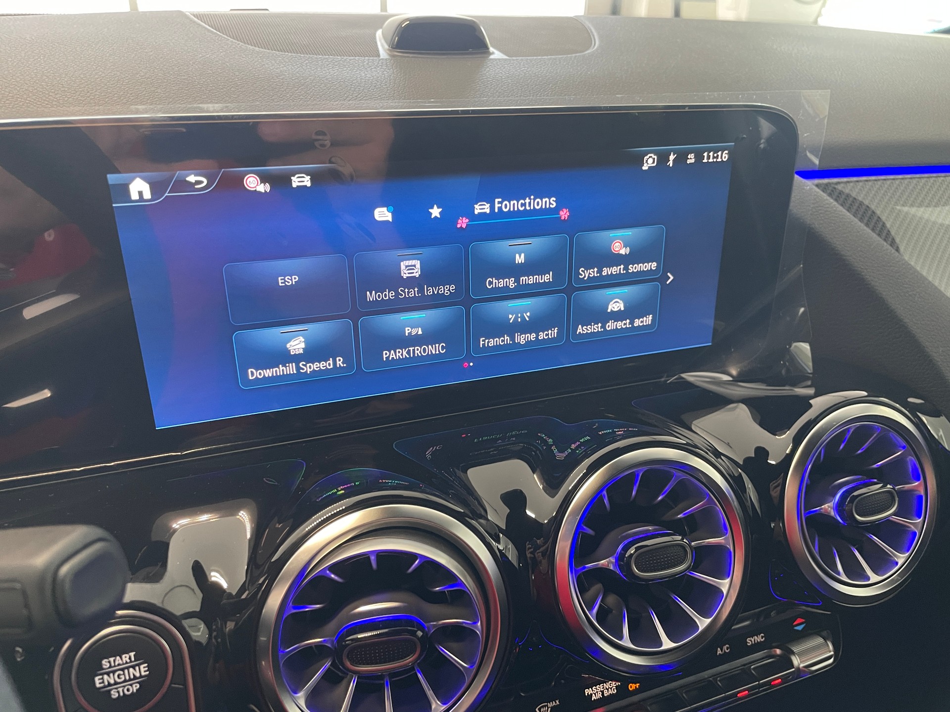 MERCEDES-BENZ GLA 250 4Matic 8G-DCT Swiss Star AMG Line-image-17